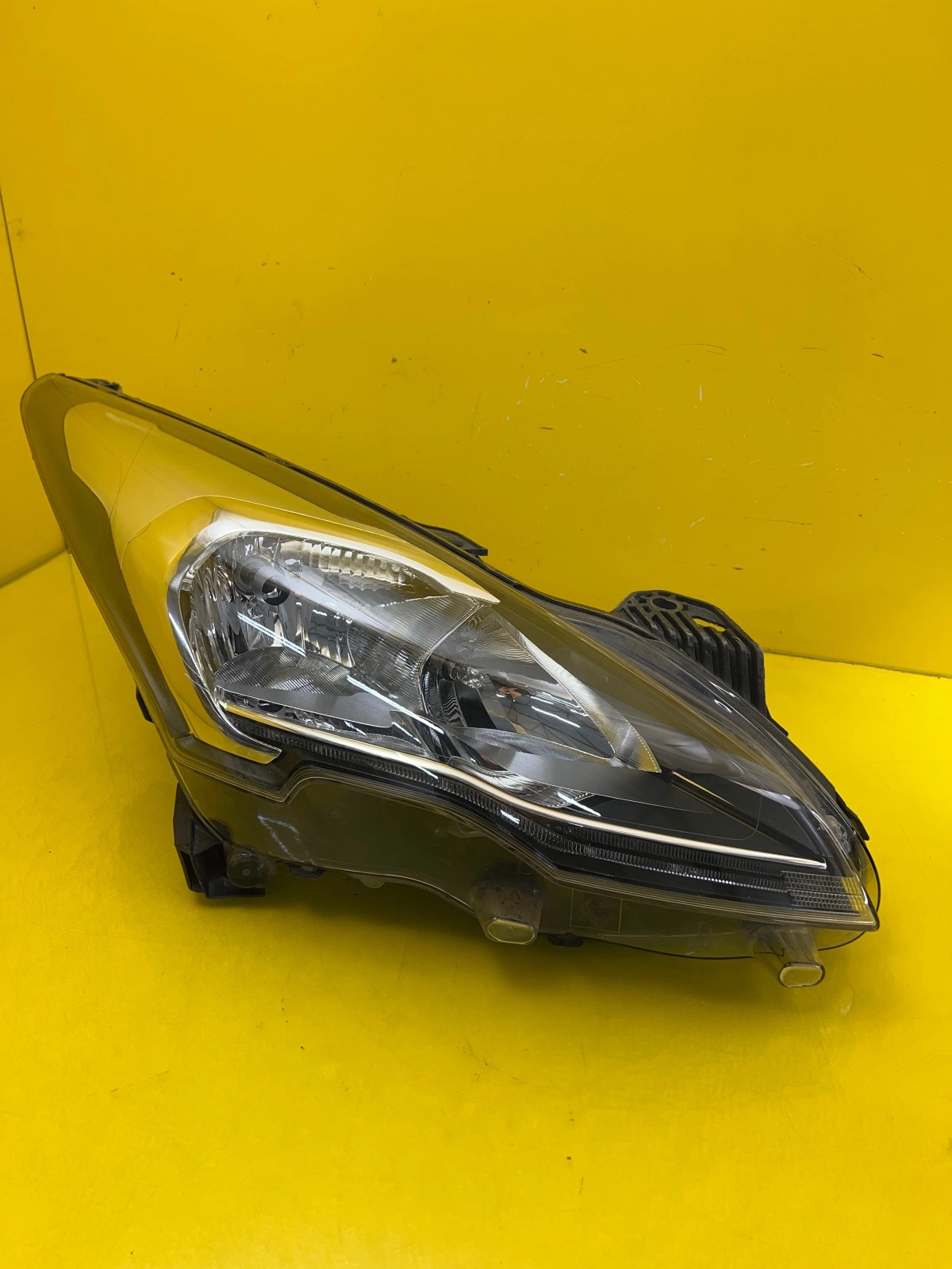Reflektor Lampa Prawa Przód Peugeot 5008 Lift 13-17 9805505380 Autolamps Reflektor Lampa Prawa Przód Peugeot 5008 Lift 13-17 9805505380