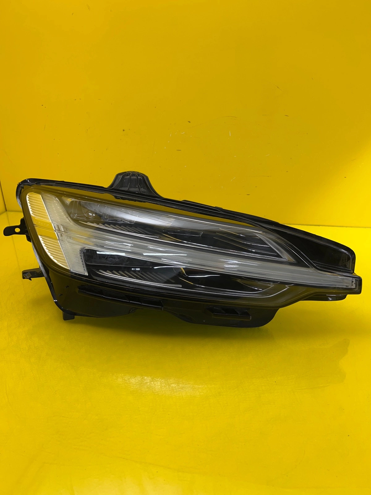 Reflektor Lampa Prawa Volvo S60 V60 Mid Led 32228816 Autolamps Reflektor Lampa Prawa Volvo S60 V60 Mid Led 32228816