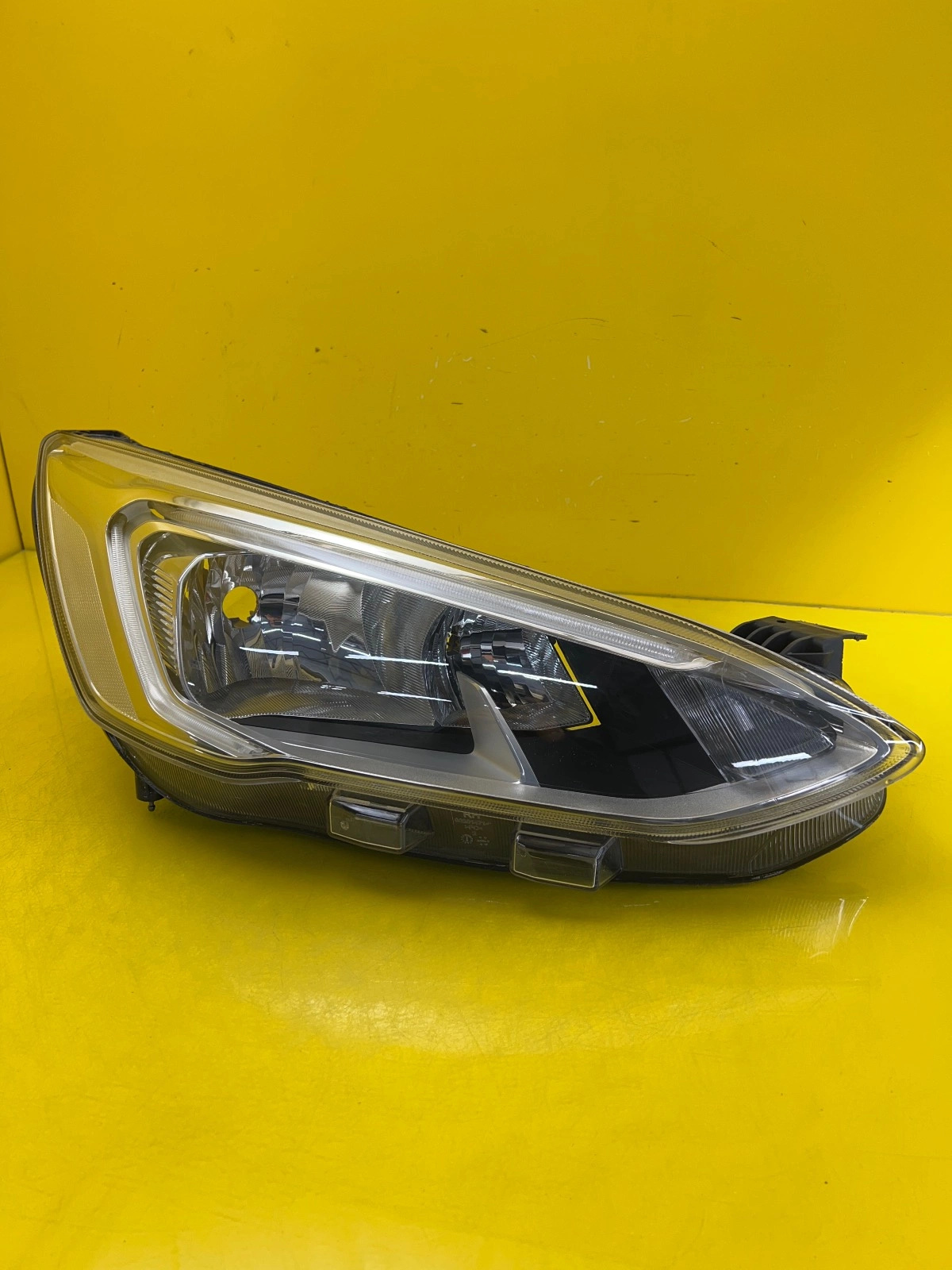 Reflektor Lampa Prawa Ford Focus MK4 4 IV 18-21 Zwykła Led JX7B-13W029-AE Autolamps Reflektor Lampa Prawa Ford Focus MK4 4 IV 18-21 Zwykła Led JX7B-13W029-AE