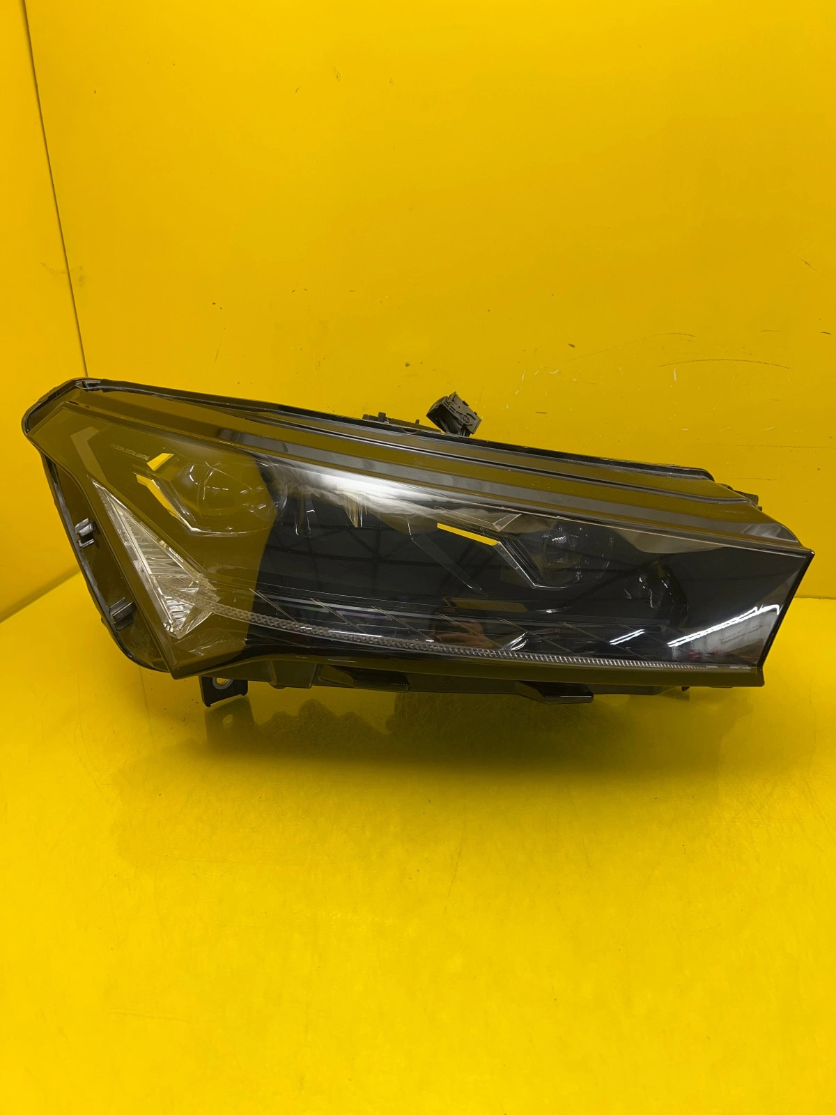 Reflektor Lampa Prawa Skoda Enyaq IV Led 5LB941016A Autolamps Reflektor Lampa Prawa Skoda Enyaq IV Led 5LB941016A