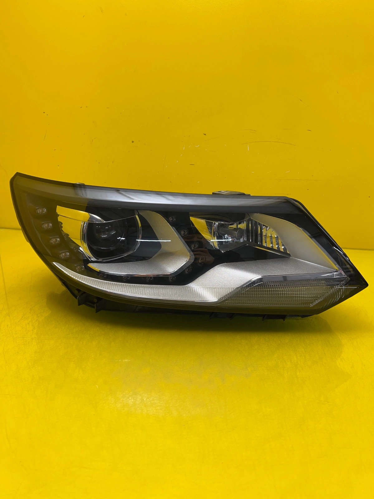 Reflektor Lampa Prawa VW Tiguan I 5N1 Lift 11-15 Bi-Xenon Led 5N1941752 Autolamps Reflektor Lampa Prawa VW Tiguan I 5N1 Lift 11-15 Bi-Xenon Led 5N1941752