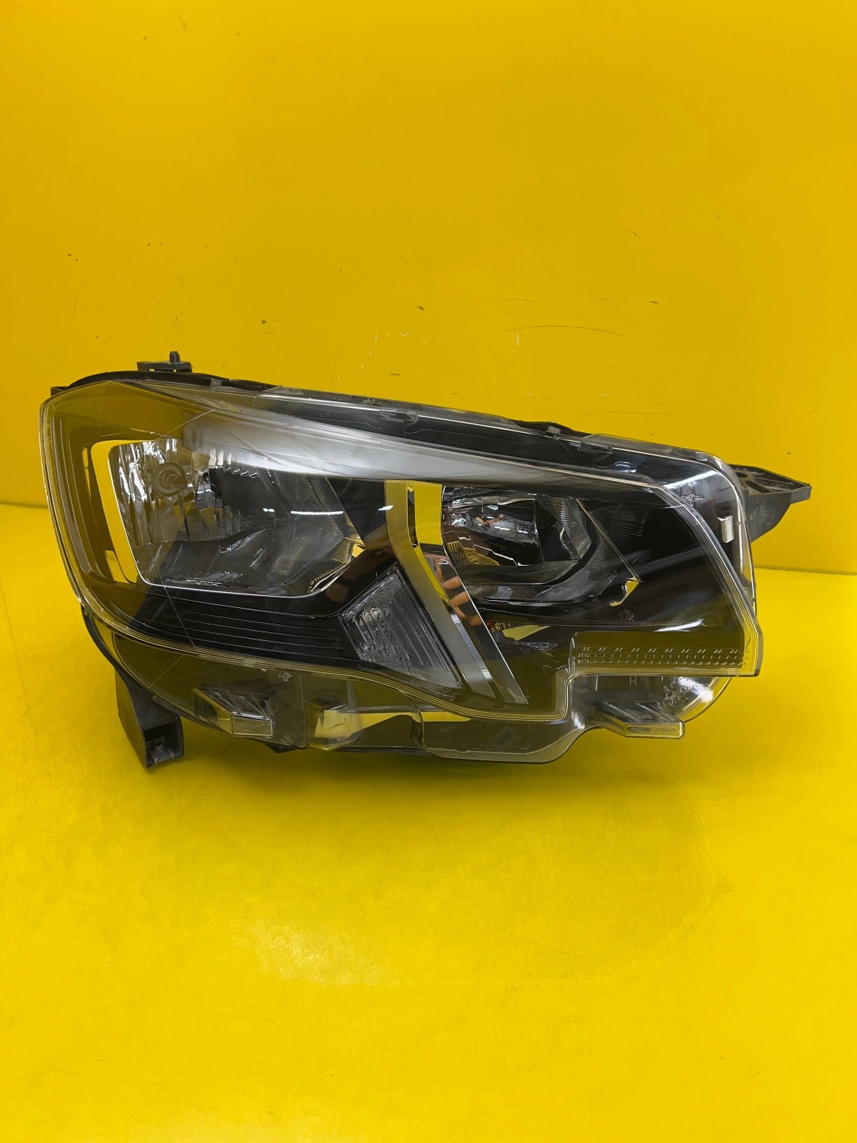 Reflektor Lampa prawa Peugeot Partner IV Rifter Zwykła 9816826880 Autolamps Reflektor Lampa prawa Peugeot Partner IV Rifter Zwykła 9816826880