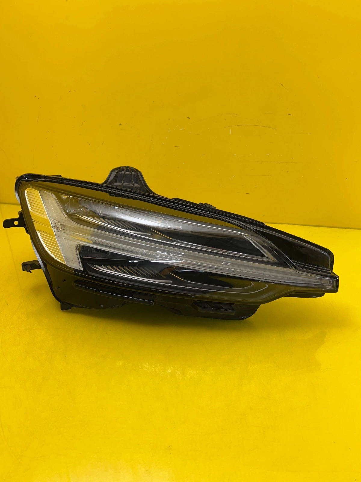 Reflektor Lampa prawa Volvo S60 V60 18-22 Mid Led 32347005 Autolamps Reflektor Lampa prawa Volvo S60 V60 18-22 Mid Led 32347005