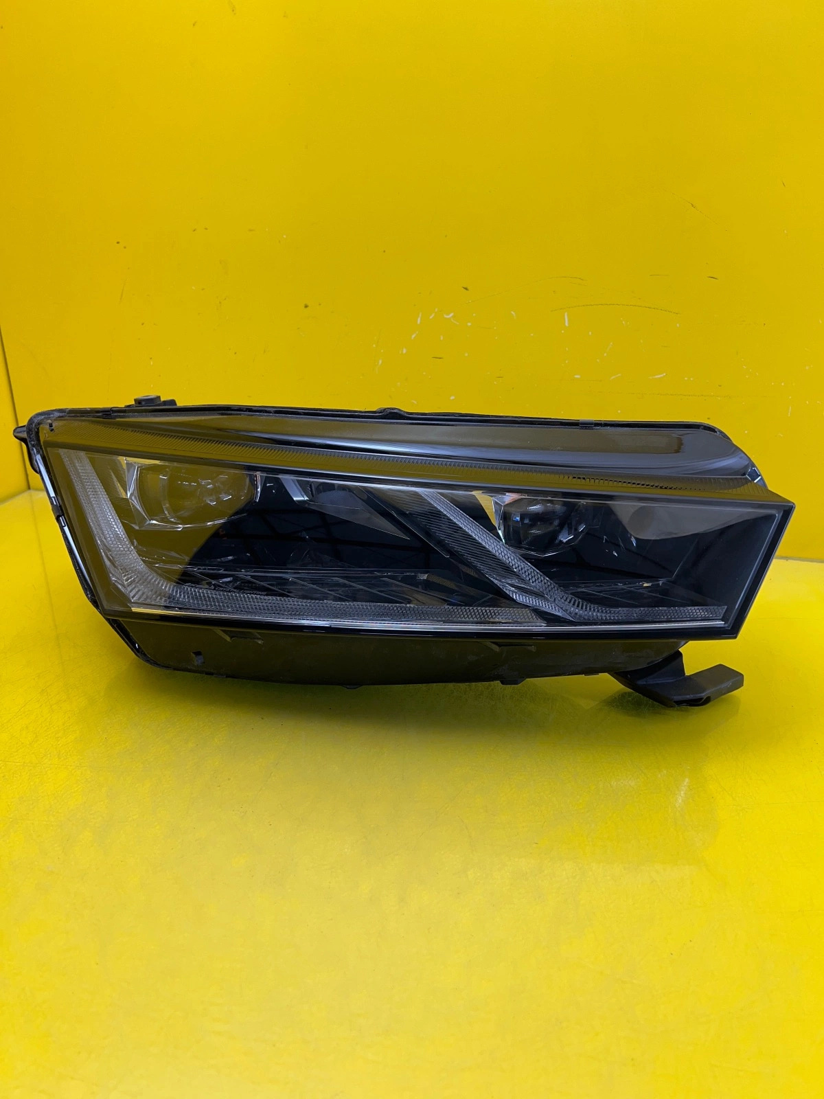 Reflektor Lampa Prawa Skoda Octavia IV 5E4 5E4941016B Full Led 19-24 Autolamps Reflektor Lampa Prawa Skoda Octavia IV 5E4 5E4941016B Full Led 19-24