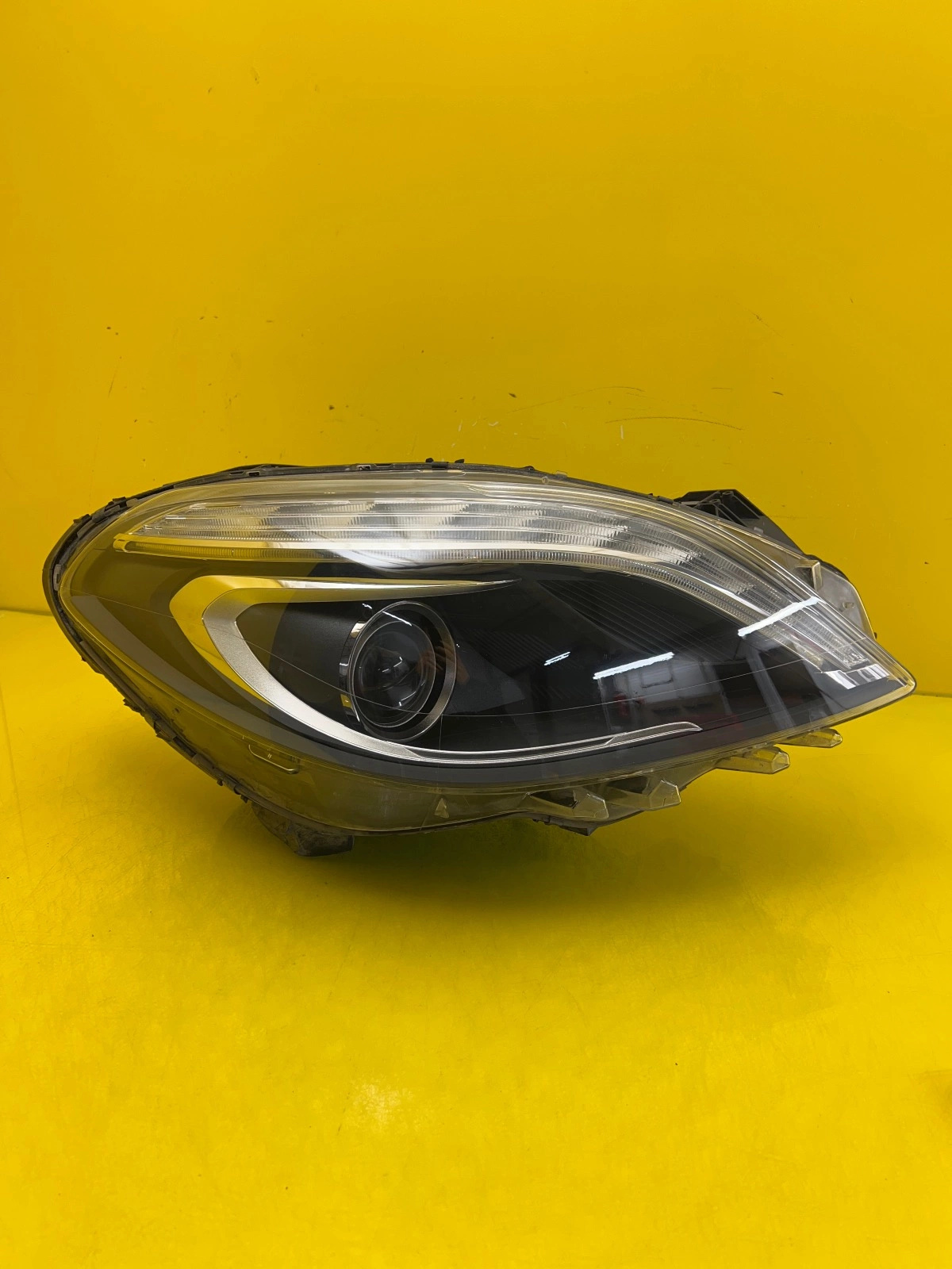 Reflektor Lampa prawa Mercedes B-klasa W246 11-15 BI-xenon nieskrętny Autolamps Reflektor Lampa prawa Mercedes B-klasa W246 11-15 BI-xenon nieskrętny