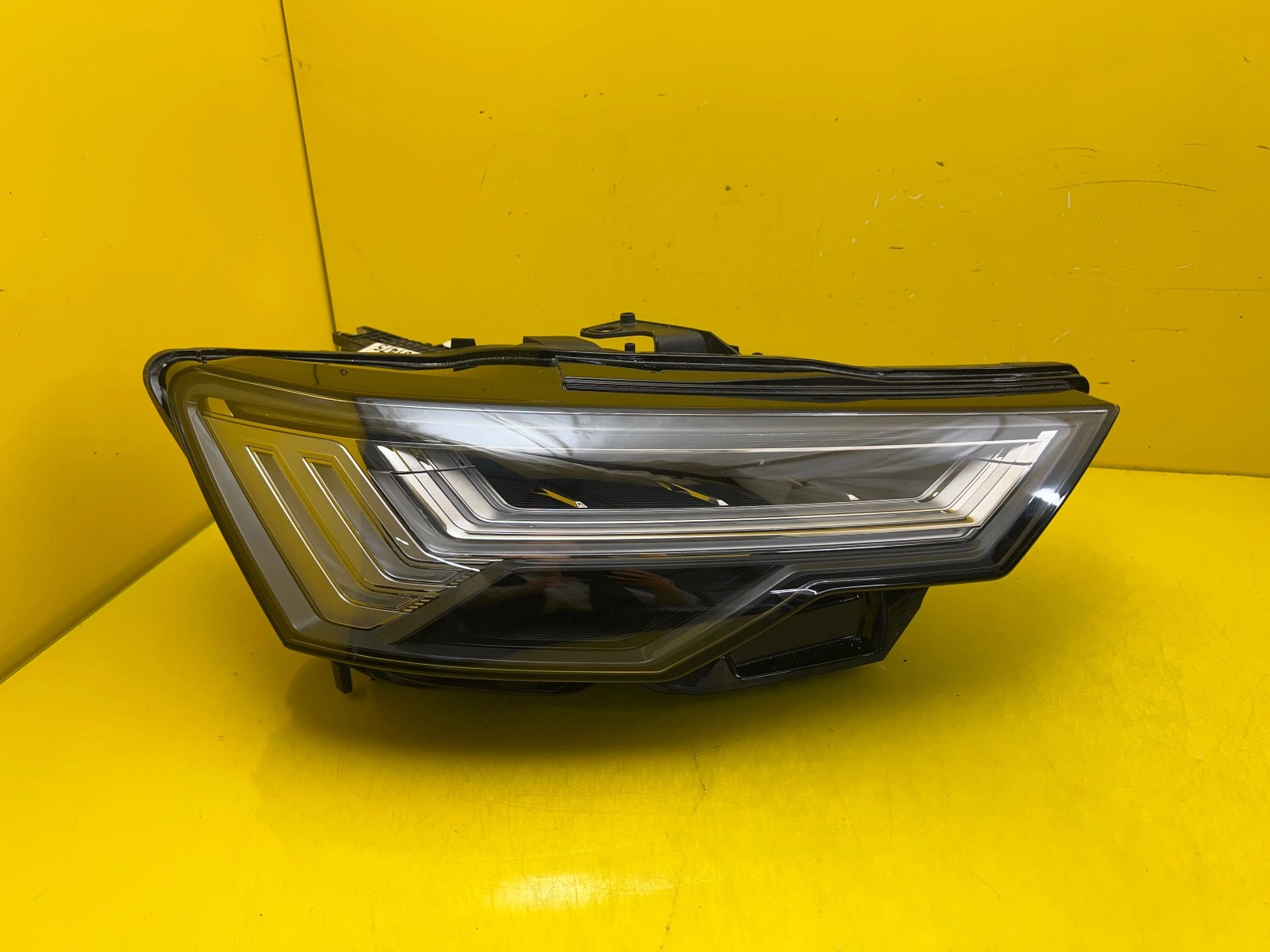 Reflektor Lampa Prawa Audi A6 4K C8 Full Led Matrix 4K0941036 Autolamps Reflektor Lampa Prawa Audi A6 4K C8 Full Led Matrix 4K0941036