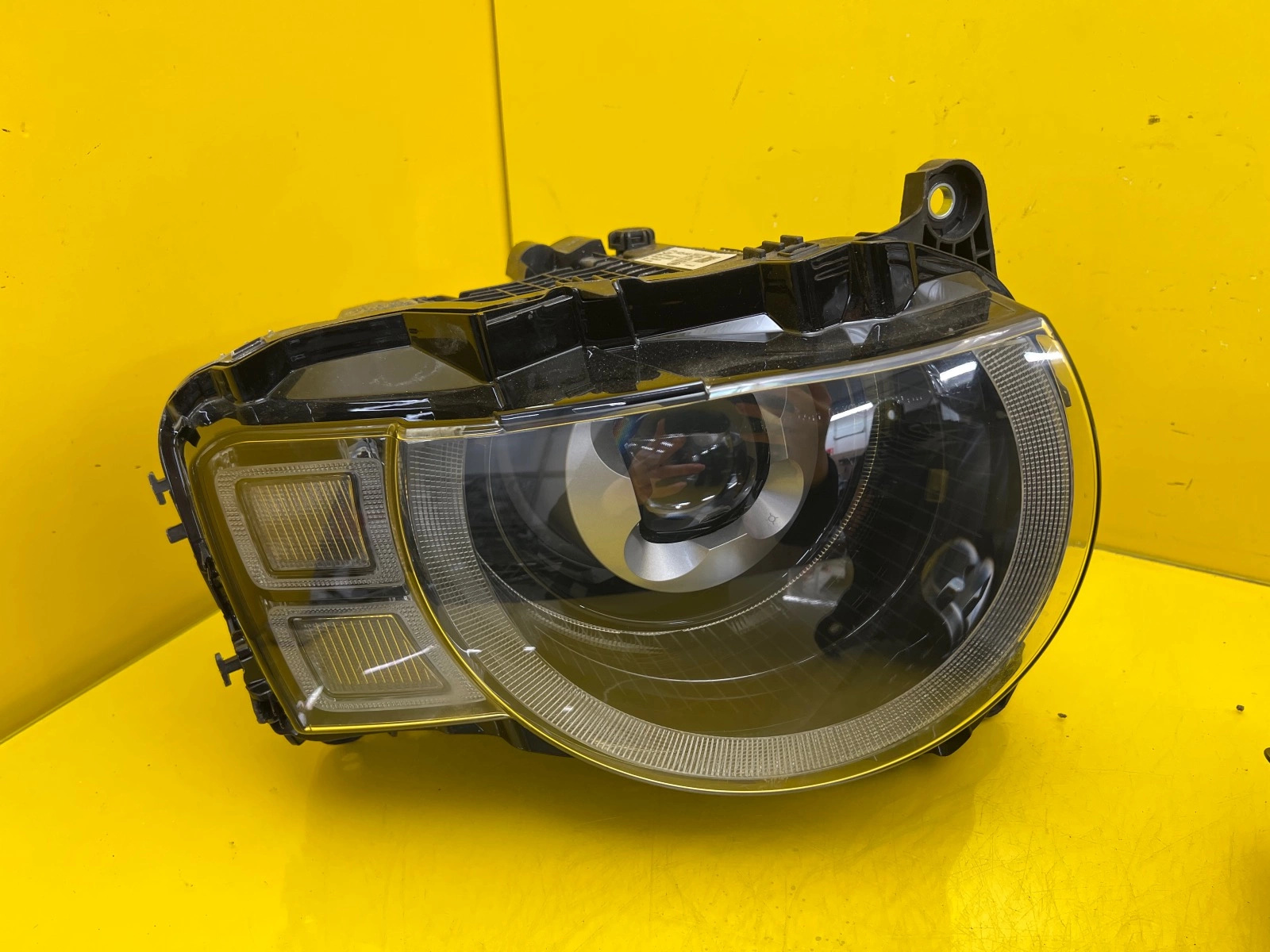 Reflektor Lampa Lewa Prawa Land Rover Defender 2 L663 20- Full Led L8B2-13W030-FJ L8B2-13W029-FJ Autolamps 3 Reflektor Lampa Lewa Prawa Land Rover Defender 2 L663 20- Full Led L8B2-13W030-FJ L8B2-13W029-FJ