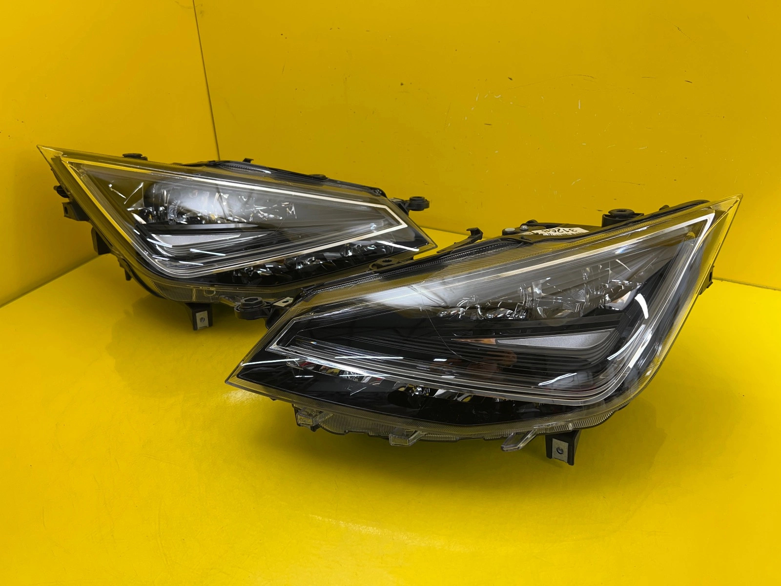 Reflektor Lampa Lewa Prawa Przednia Seat Ibiza V 6F Arona 18- Full Led 6F1941007B 6F1941008B Autolamps Reflektor Lampa Lewa Prawa Przednia Seat Ibiza V 6F Arona 18- Full Led 6F1941007B 6F1941008B