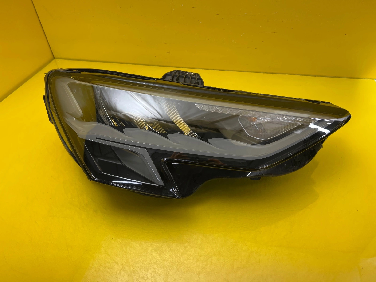 Reflektor Lampa Prawa Audi A3 S3 RS3 8Y0 20- Full Led 8Y0941012 Autolamps Reflektor Lampa Prawa Audi A3 S3 RS3 8Y0 20- Full Led 8Y0941012