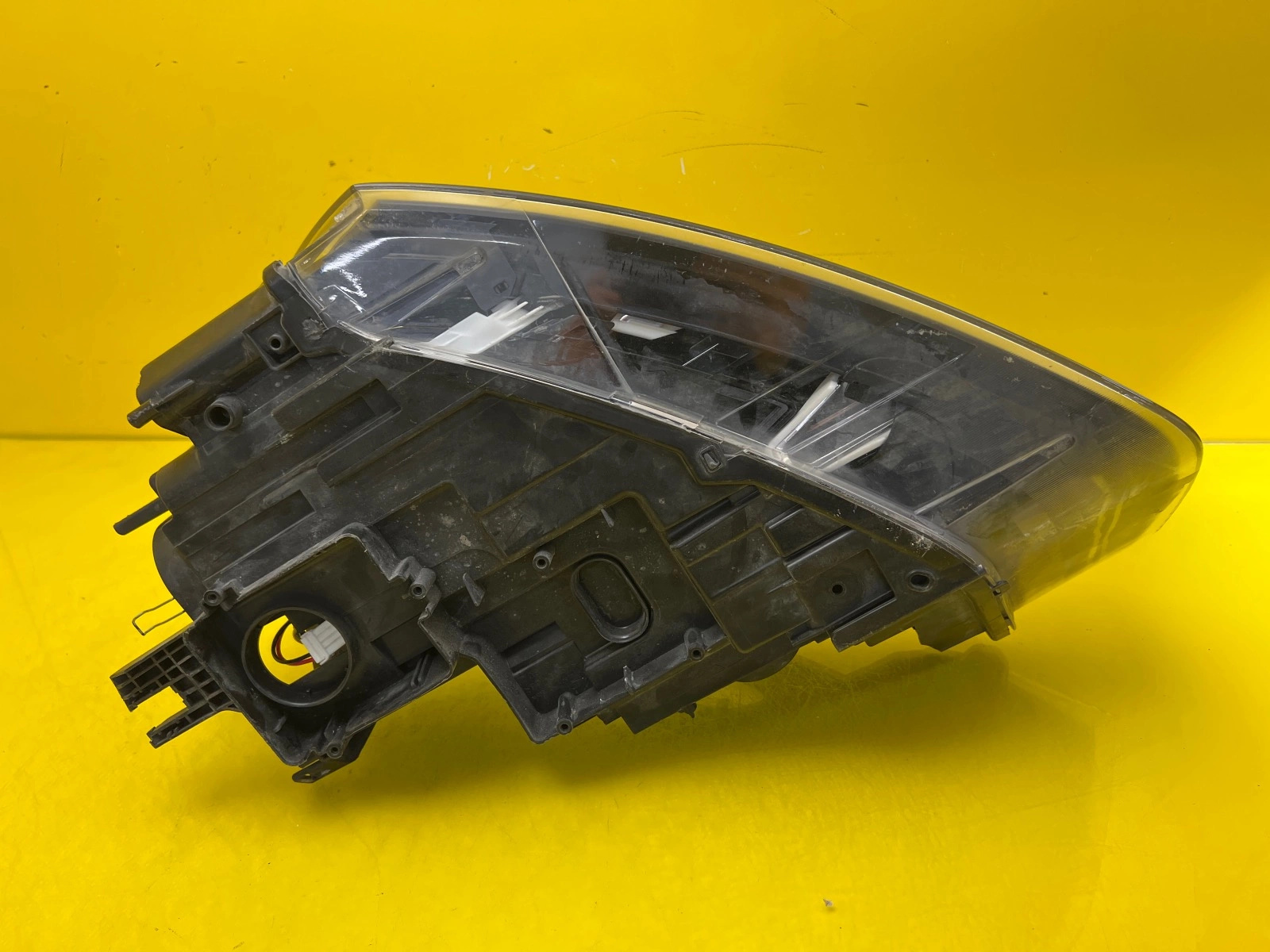 Reflektor Lampa Prawa Audi Q3 8U 11-14 Xenon Led 8U0941006 Autolamps 8 Reflektor Lampa Prawa Audi Q3 8U 11-14 Xenon Led 8U0941006