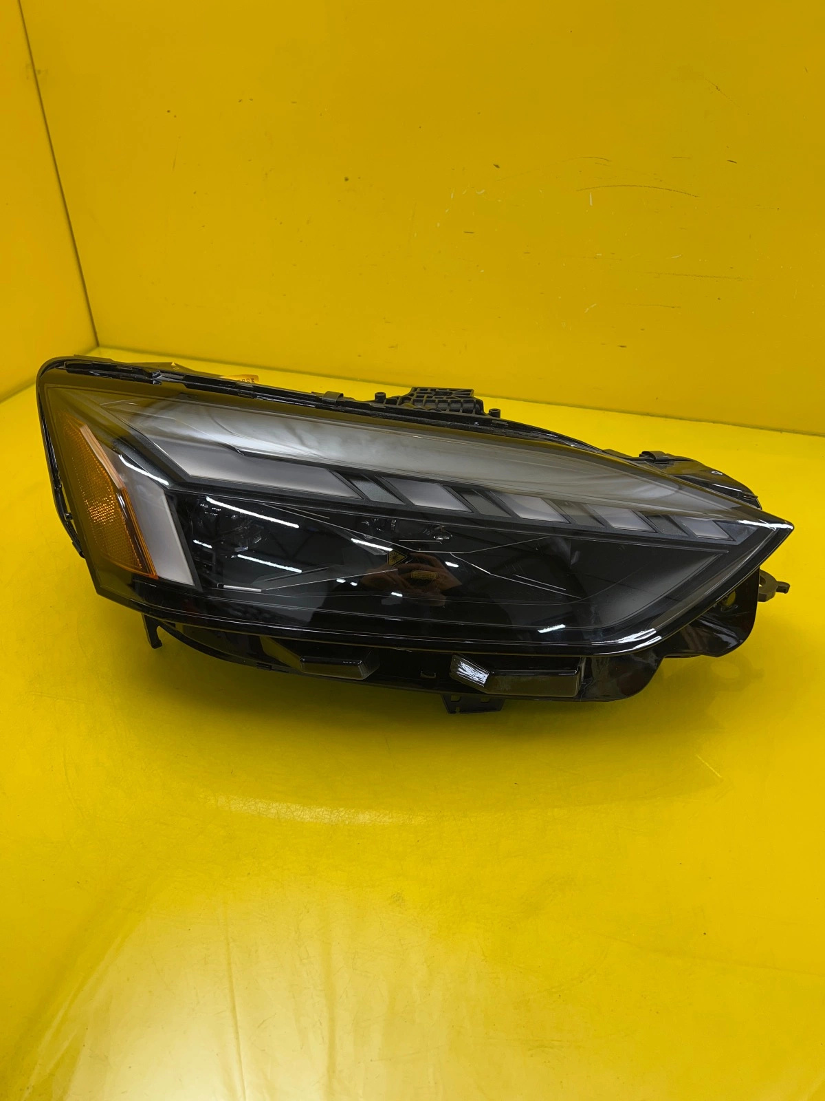 Reflektor Lampa Prawa Audi A5 8W6 Lift Laser 8W6941086B USA Autolamps Reflektor Lampa Prawa Audi A5 8W6 Lift Laser 8W6941086B USA