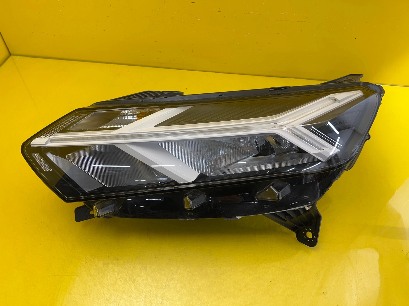 Reflektor Lampa Lewa Dacia Sandero III 3 Led 260602561R Autolamps Reflektor Lampa Lewa Dacia Sandero III 3 Led 260602561R