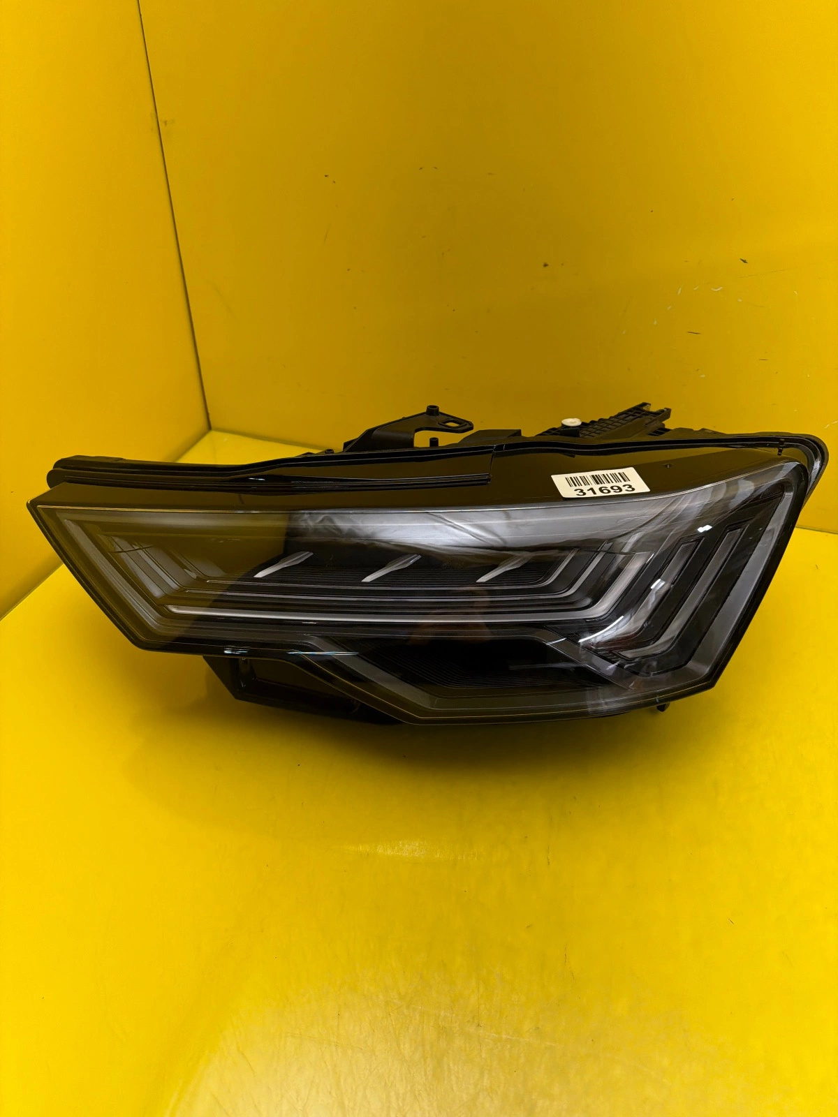 Reflektor Lampa Lewa Audi A6 C8 4K0 Full Led Matrix 4K0941035 RS CZARNA Autolamps 2 Reflektor Lampa Lewa Audi A6 C8 4K0 Full Led Matrix 4K0941035 RS CZARNA