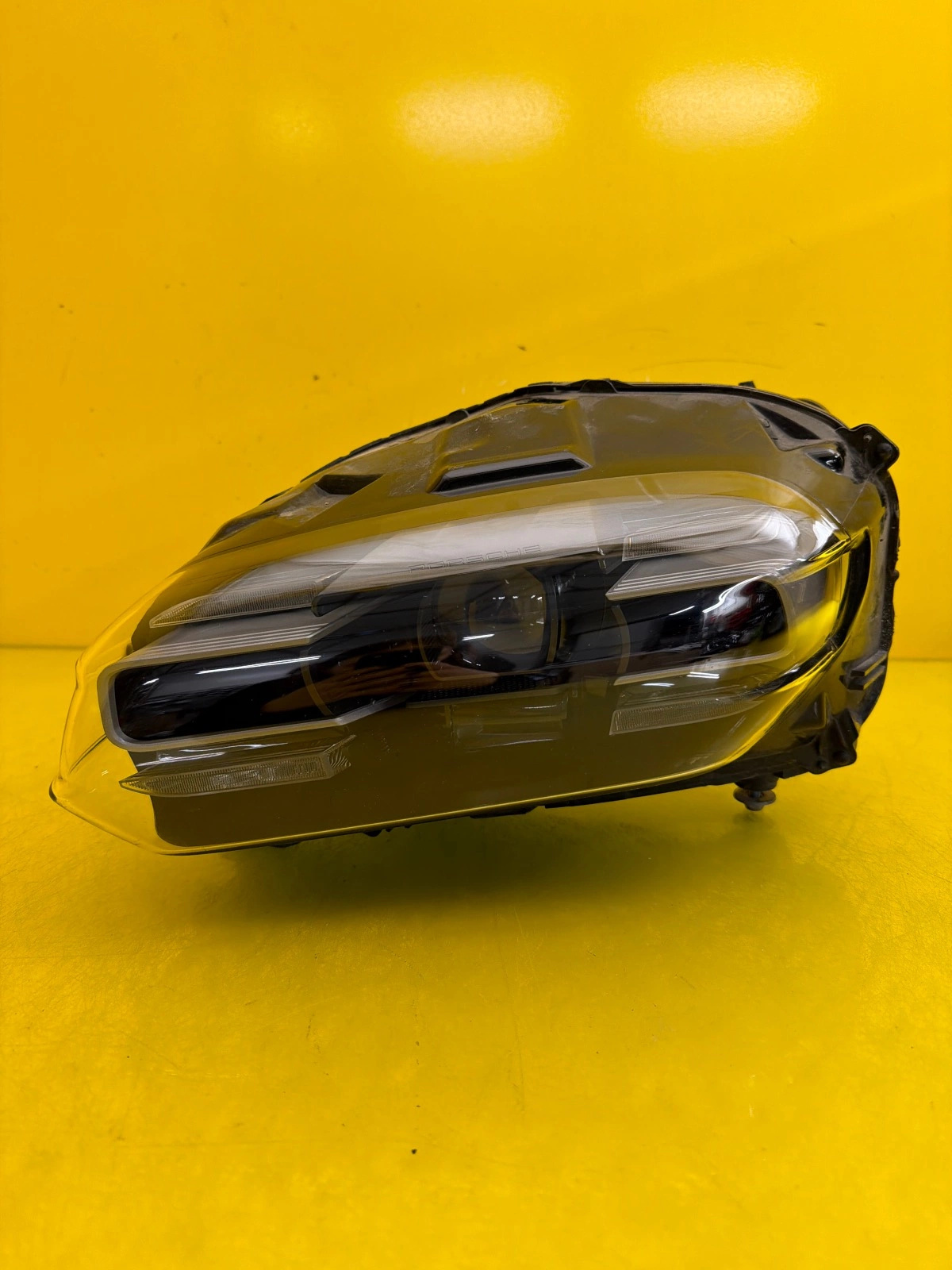 Reflektor Lampa Lewa Porsche Taycan Full Led 9J1941031E Autolamps Reflektor Lampa Lewa Porsche Taycan Full Led 9J1941031E