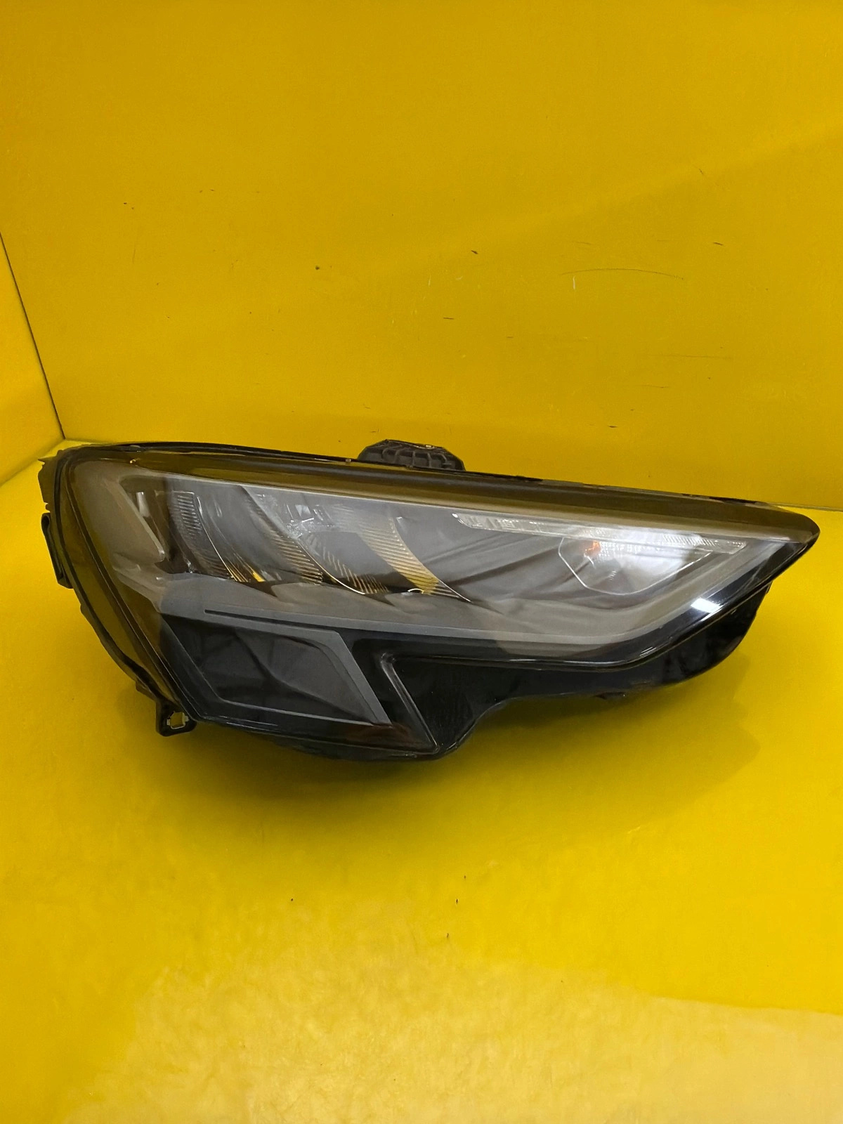 Reflektor Lampa Prawa Audi A3 S3 RS3 8Y0 20- Full Led 8Y0941012 Autolamps Reflektor Lampa Prawa Audi A3 S3 RS3 8Y0 20- Full Led 8Y0941012