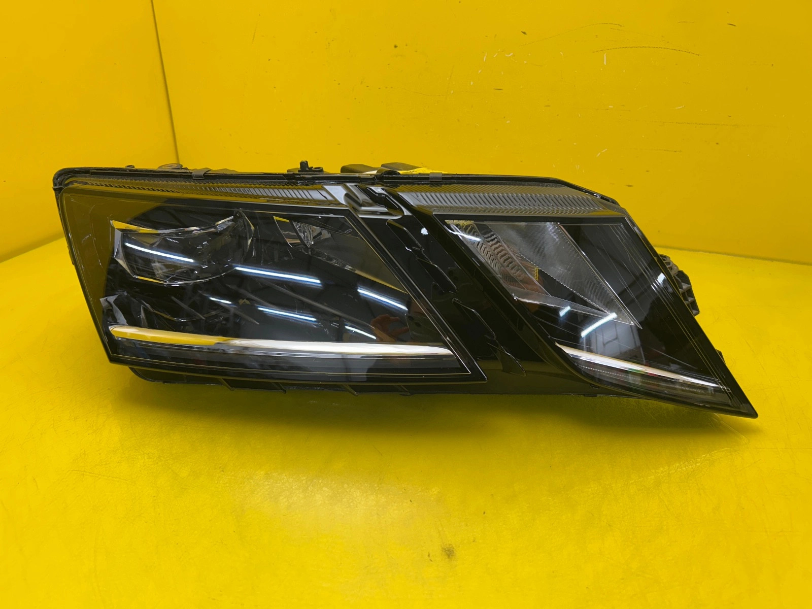 Reflektor Lampa Prawa Skoda Octavia 3 III 5E Lift 5E1941016E Full Led Autolamps Reflektor Lampa Prawa Skoda Octavia 3 III 5E Lift 5E1941016E Full Led