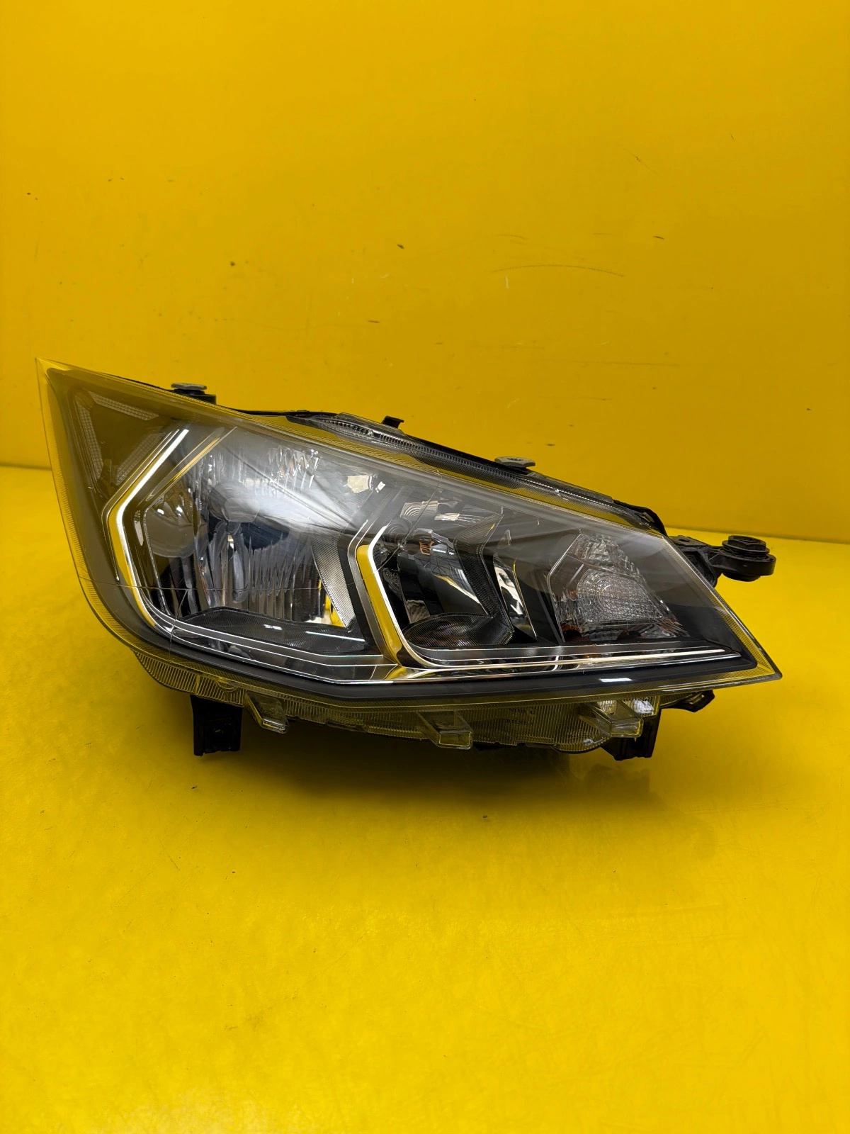 Reflektor Lampa Prawa Seat Ibiza V LED 17- 6F1941016B Autolamps Reflektor Lampa Prawa Seat Ibiza V LED 17- 6F1941016B