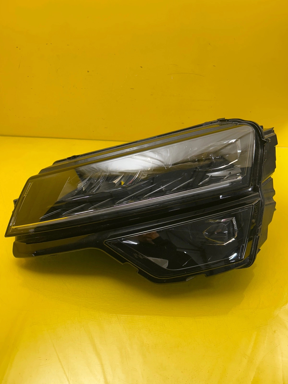 Reflektor Lampa Lewa Skoda Karoq Full Led 57B941015B Autolamps Reflektor Lampa Lewa Skoda Karoq Full Led 57B941015B