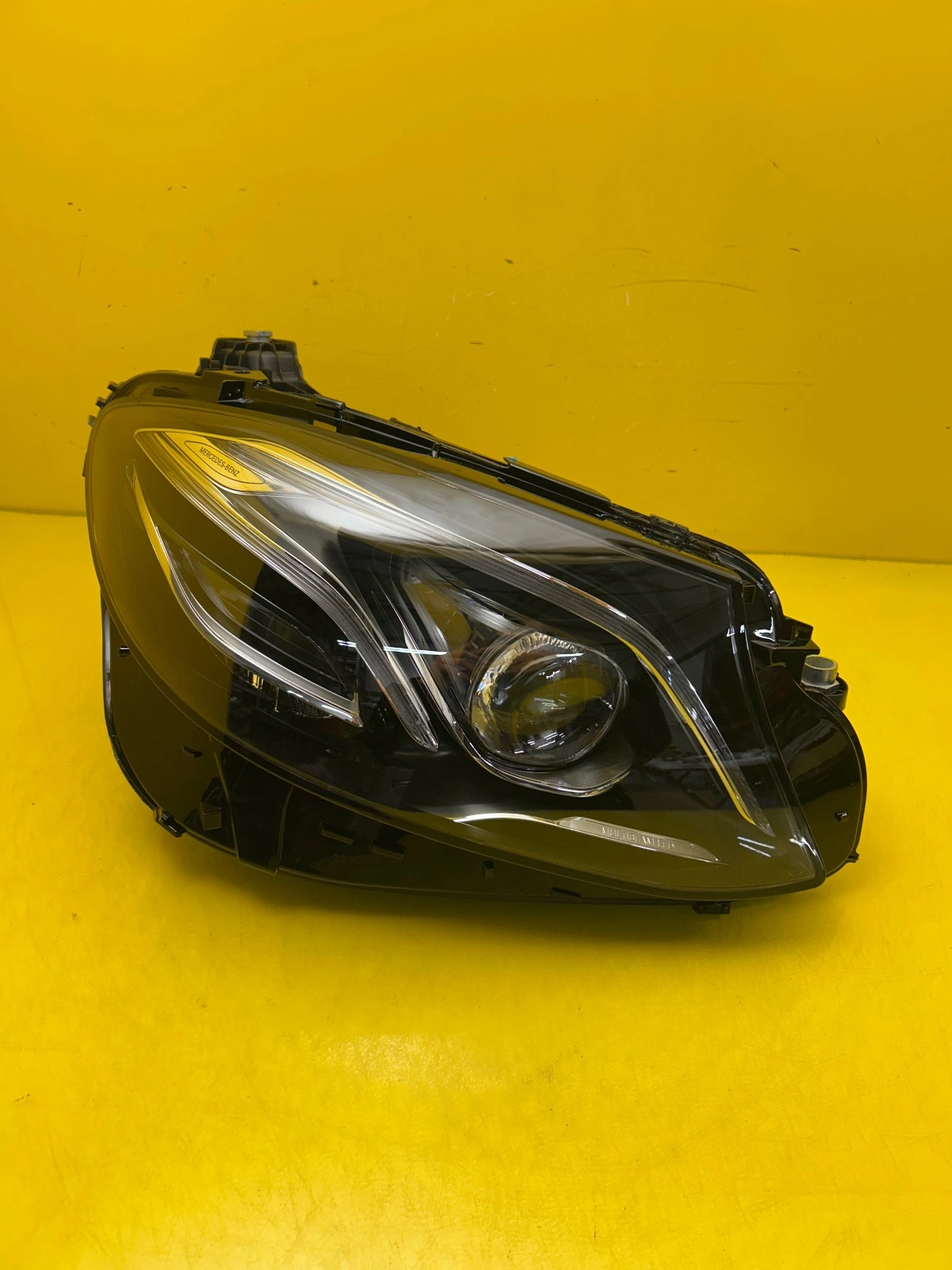 Reflektor Lampa Prawa Mercedes E-Klasa W213 Multibeam A2139067606 Autolamps Reflektor Lampa Prawa Mercedes E-Klasa W213 Multibeam A2139067606
