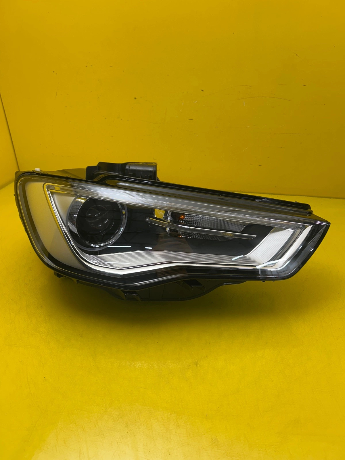 Reflektor Lampa Prawa Audi A3 8V 12-15 Xenon 8V0941006 Autolamps Reflektor Lampa Prawa Audi A3 8V 12-15 Xenon 8V0941006