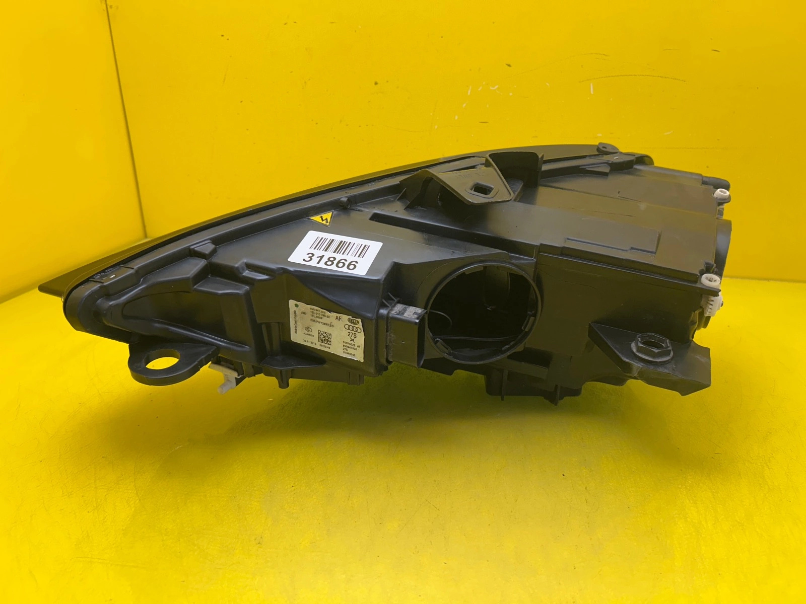 Reflektor Lampa Prawa Audi A3 8V 12-15 Xenon 8V0941006 Autolamps 3 Reflektor Lampa Prawa Audi A3 8V 12-15 Xenon 8V0941006