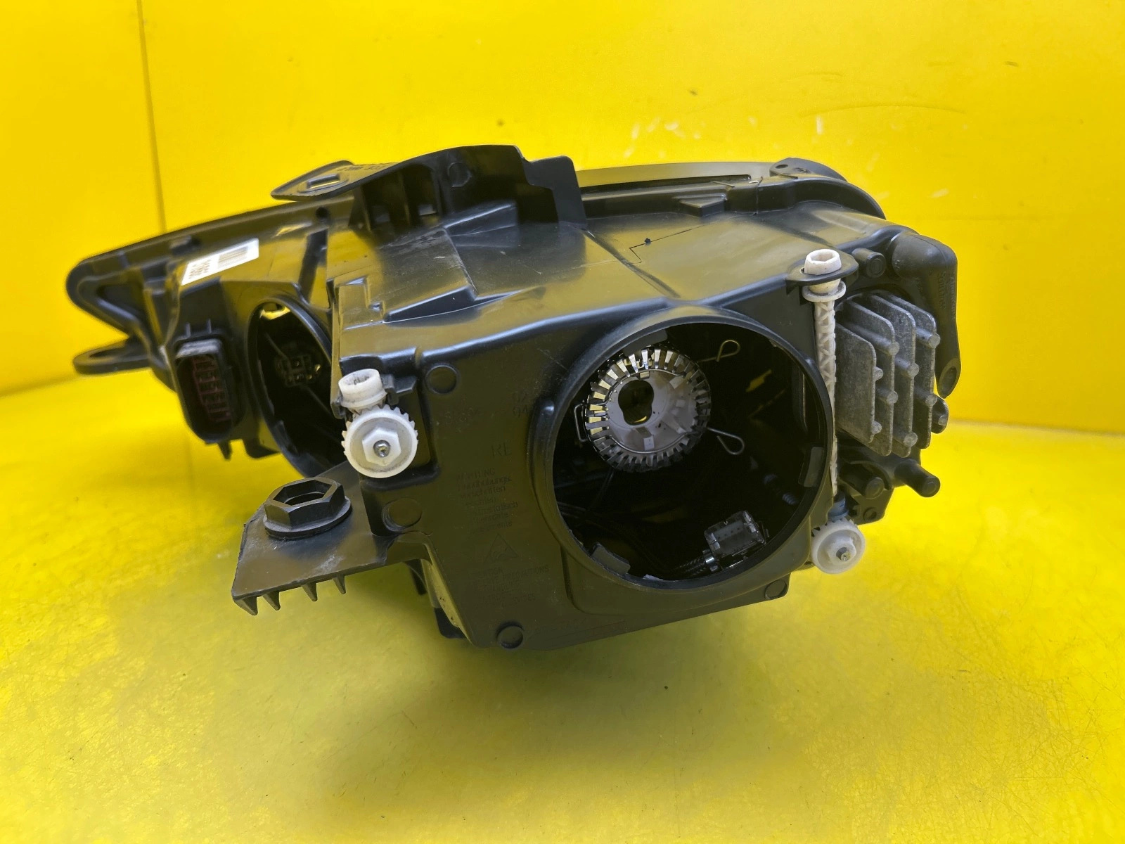 Reflektor Lampa Prawa Audi A3 8V 12-15 Xenon 8V0941006 Autolamps 4 Reflektor Lampa Prawa Audi A3 8V 12-15 Xenon 8V0941006