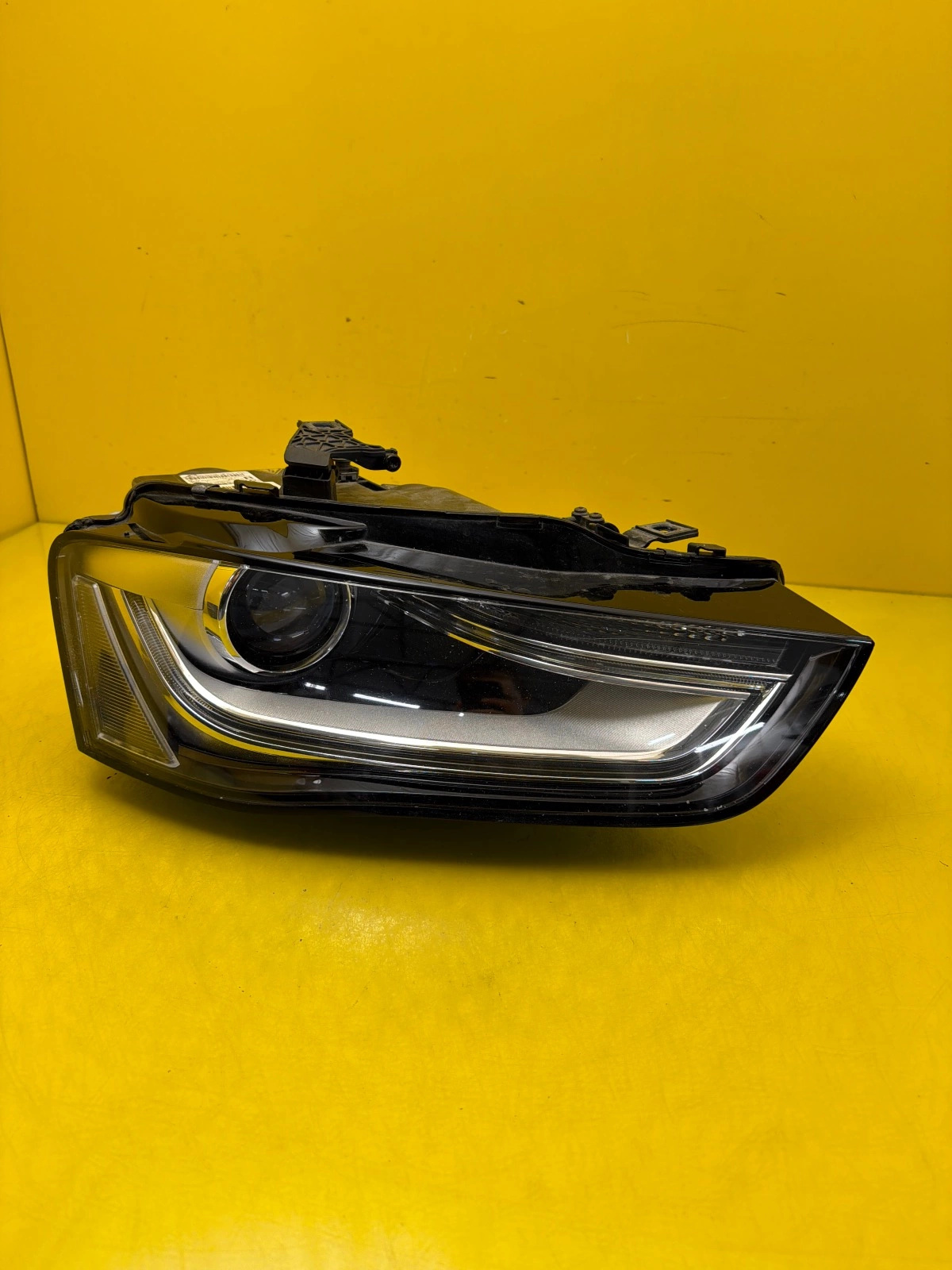 Reflektor Lampa Prawa Audi A4 B8 8K0 12-16 Bi-Xenon 8K0941006C Autolamps Reflektor Lampa Prawa Audi A4 B8 8K0 12-16 Bi-Xenon 8K0941006C