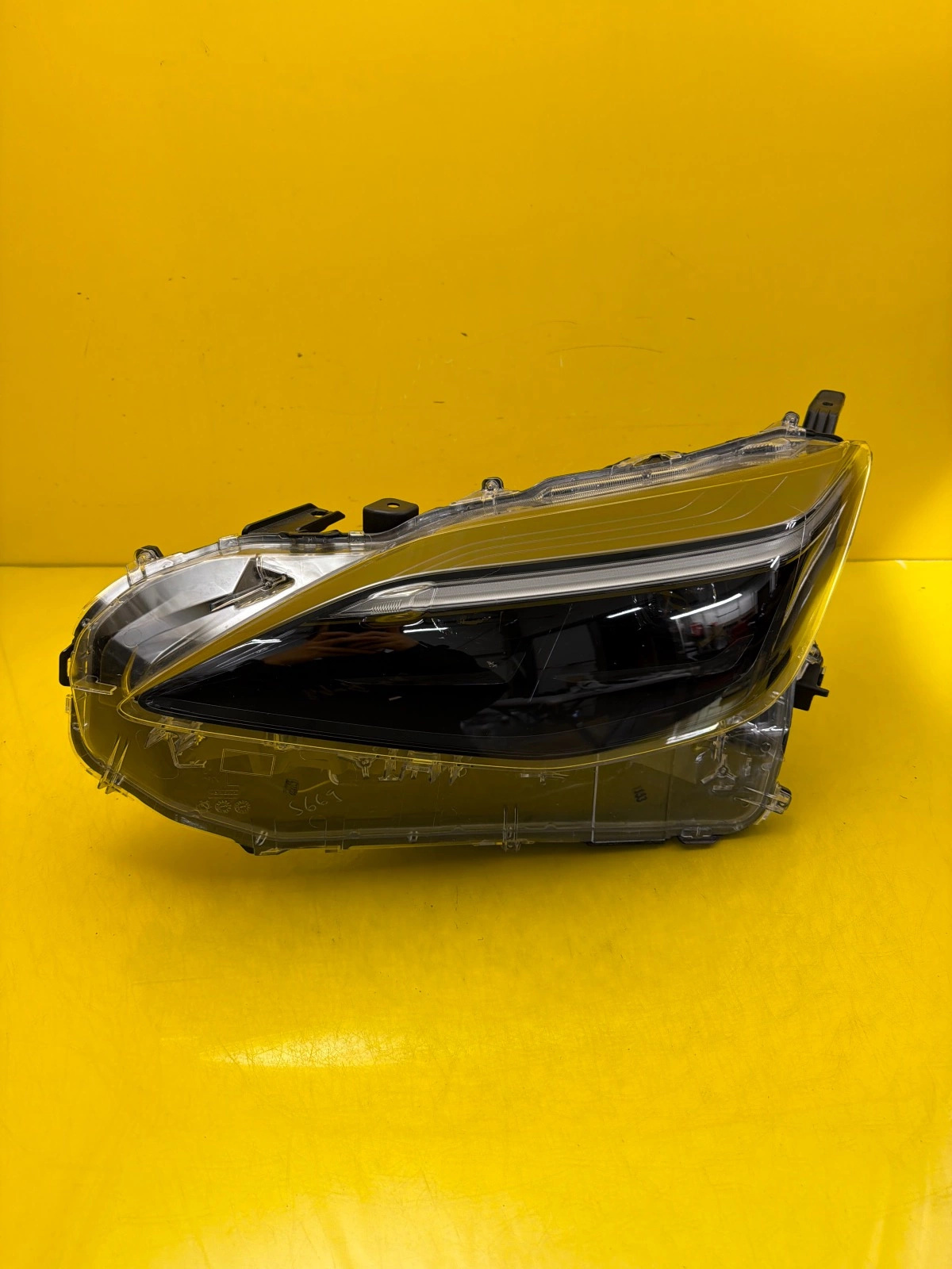 Reflektor Lampa Lewa Przód Toyota Yaris Cross Full Led 0D-314 Autolamps Reflektor Lampa Lewa Przód Toyota Yaris Cross Full Led 0D-314