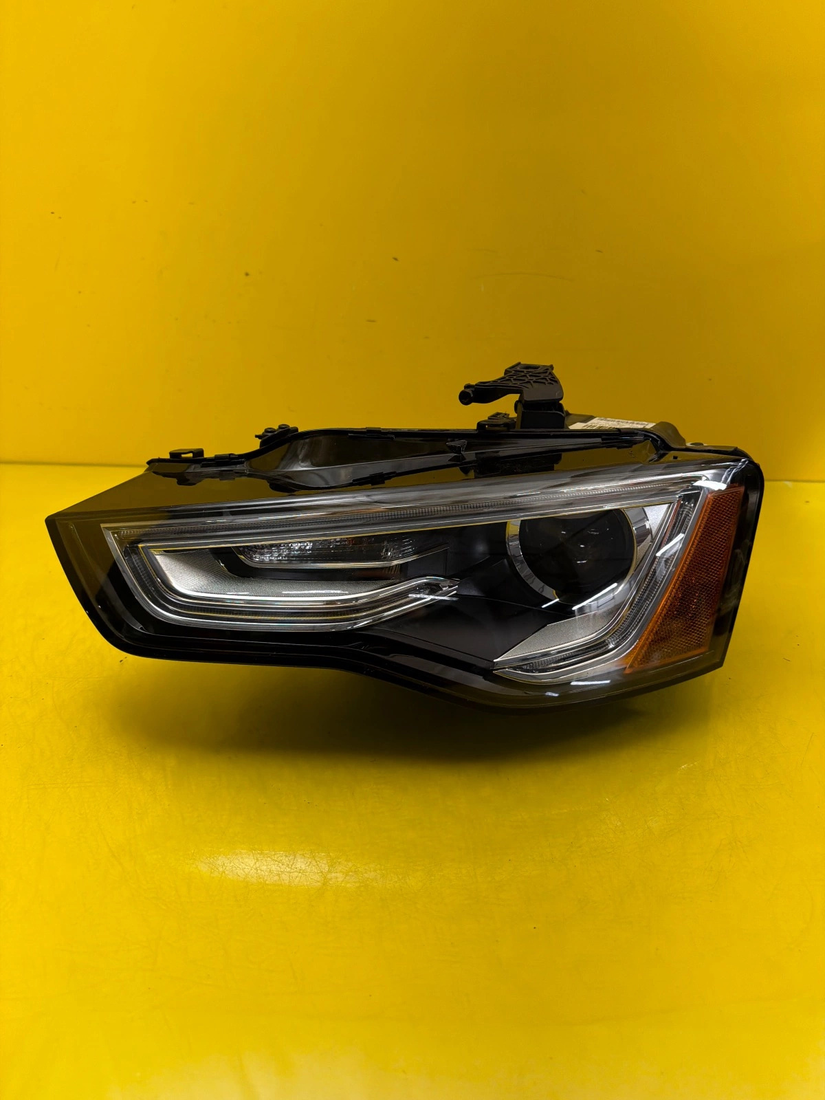 Reflektor Lampa Lewa Audi A5 8T Lift Bi-Xenon Nieskrętny USA 8T0941005E Autolamps Reflektor Lampa Lewa Audi A5 8T Lift Bi-Xenon Nieskrętny USA 8T0941005E