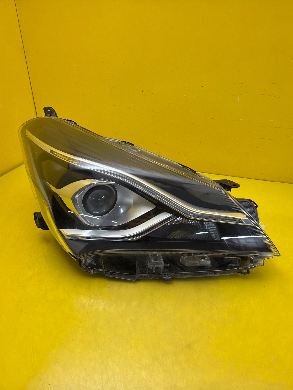 Reflektor Lampa Prawa Toyota Yaris III Lift 17-20 Soczewka Led Autolamps Reflektor Lampa Prawa Toyota Yaris III Lift 17-20 Soczewka Led