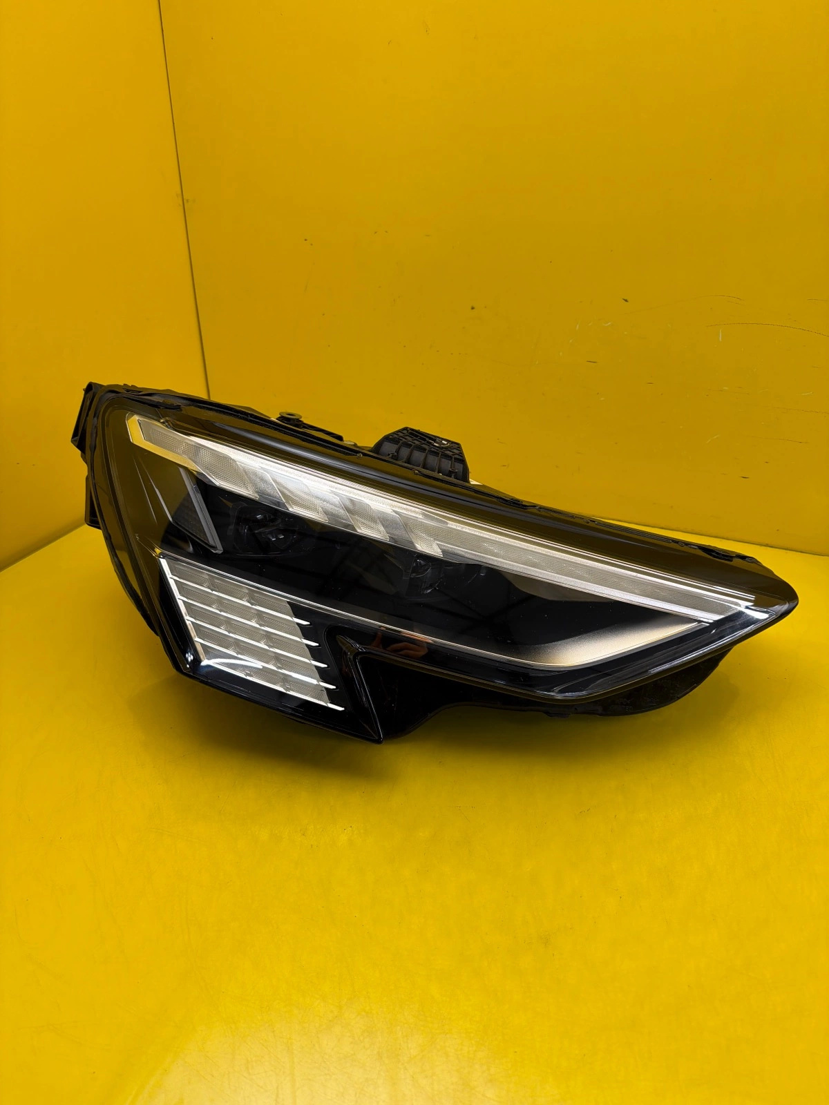 Reflektor Lampa Prawa Audi A3 8Y Matrix Full Led 8Y0941036 Autolamps Reflektor Lampa Prawa Audi A3 8Y Matrix Full Led 8Y0941036