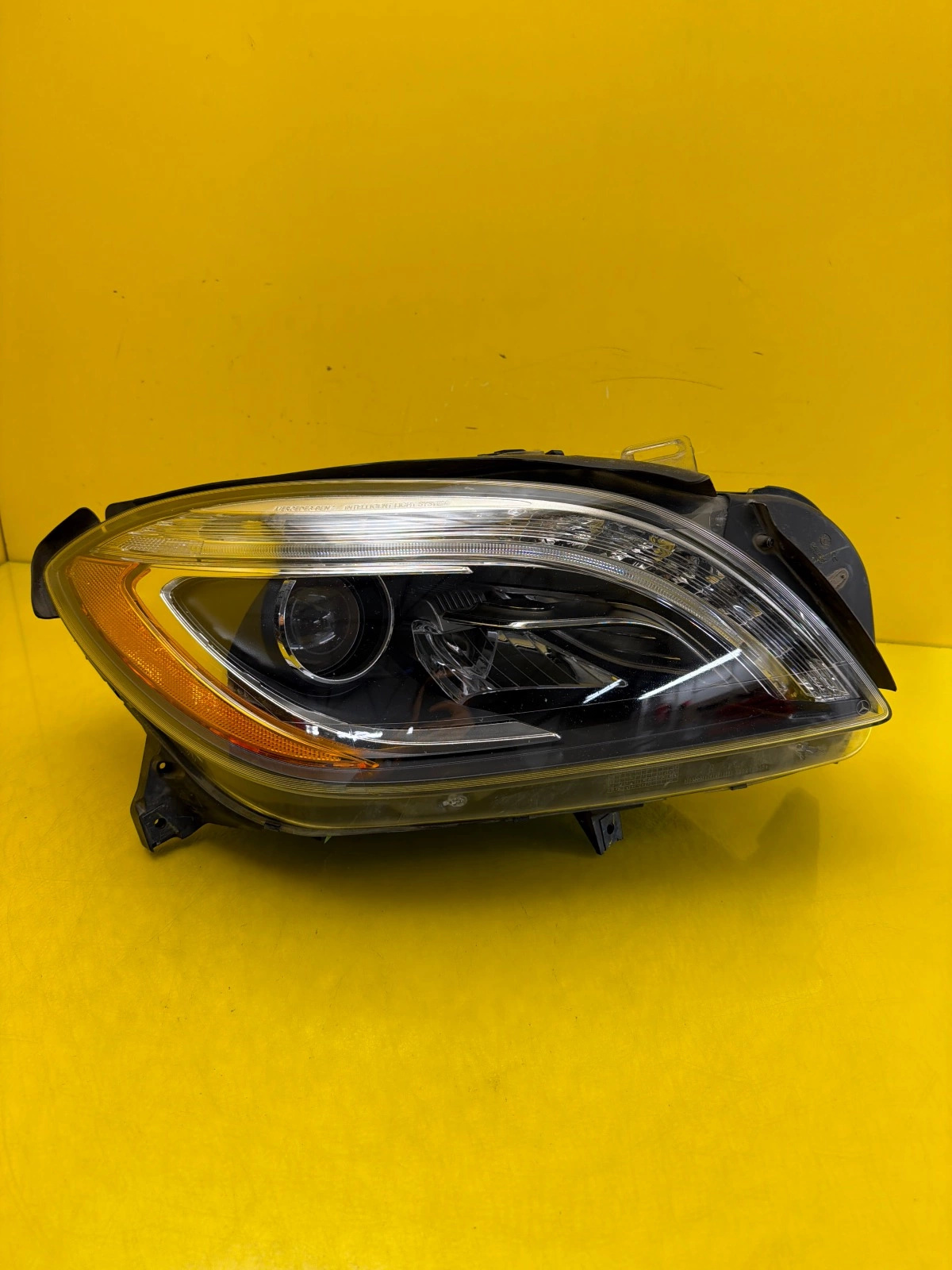 Reflektor Lampa Prawa Mercedes ML W166 Bi-Xenon Led A1668202759 USA Autolamps Reflektor Lampa Prawa Mercedes ML W166 Bi-Xenon Led A1668202759 USA