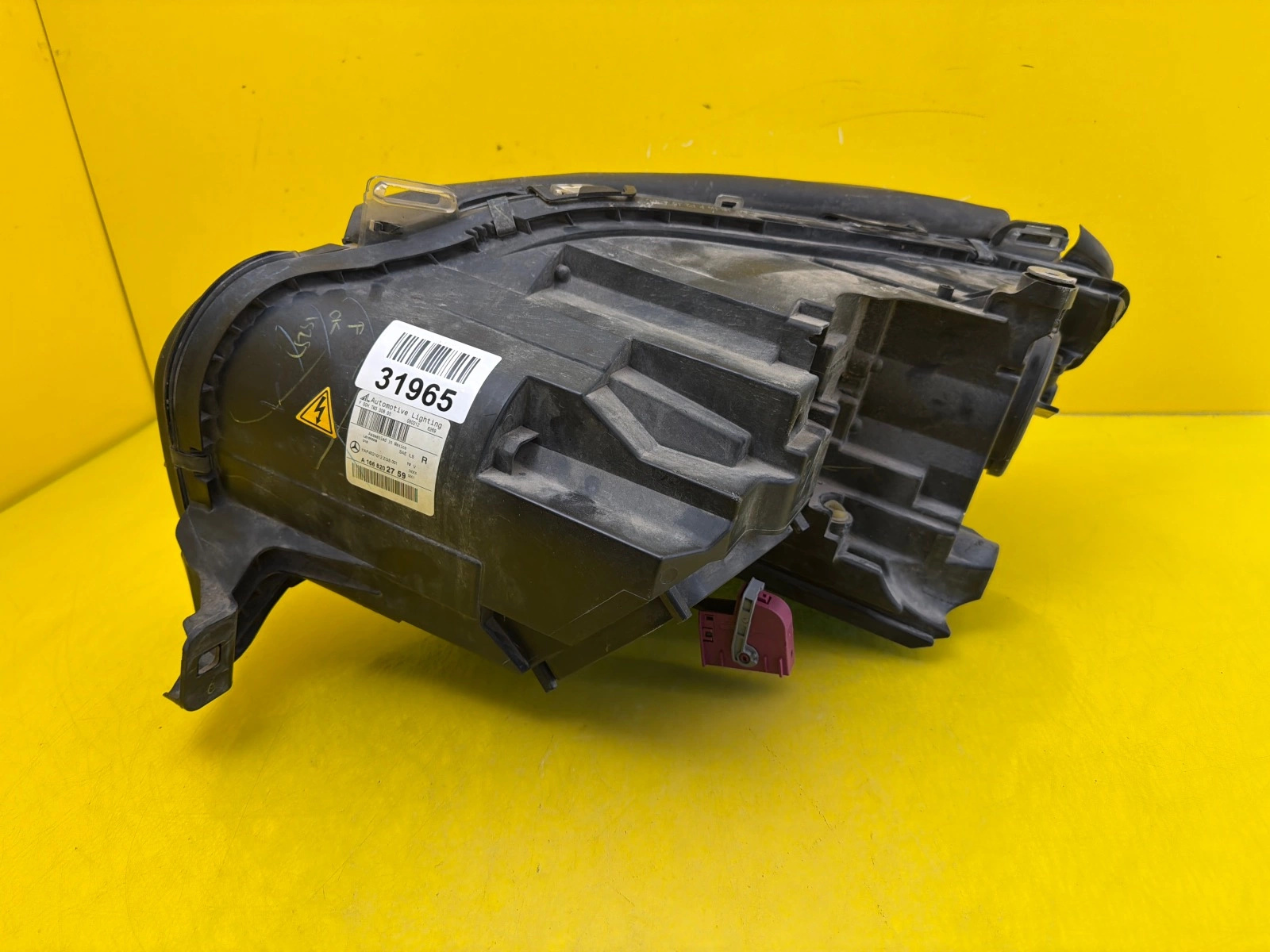 Reflektor Lampa Prawa Mercedes ML W166 Bi-Xenon Led A1668202759 USA Autolamps 3 Reflektor Lampa Prawa Mercedes ML W166 Bi-Xenon Led A1668202759 USA