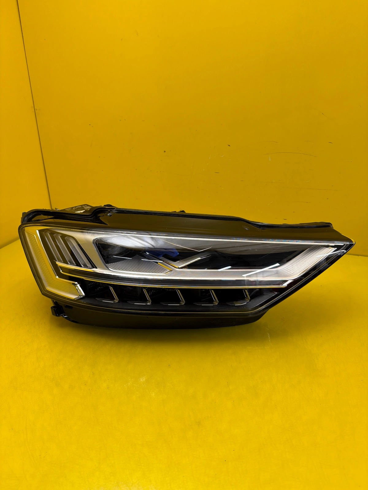 Reflektor Lampa Prawa Audi A8 D5 Laser 4N0941086 Autolamps Reflektor Lampa Prawa Audi A8 D5 Laser 4N0941086