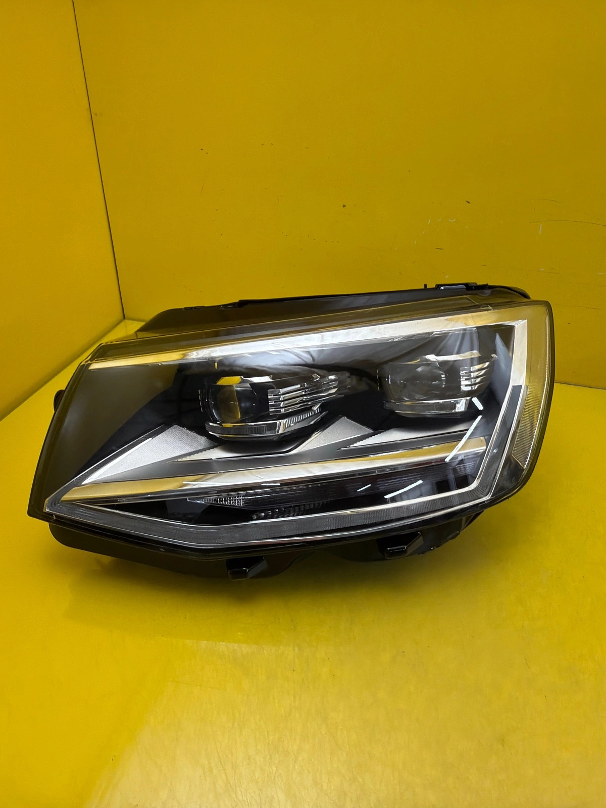 Reflektor Lampa Przednia Lewa VW T6 Full Led 7E1941035A Autolamps Reflektor Lampa Przednia Lewa VW T6 Full Led 7E1941035A