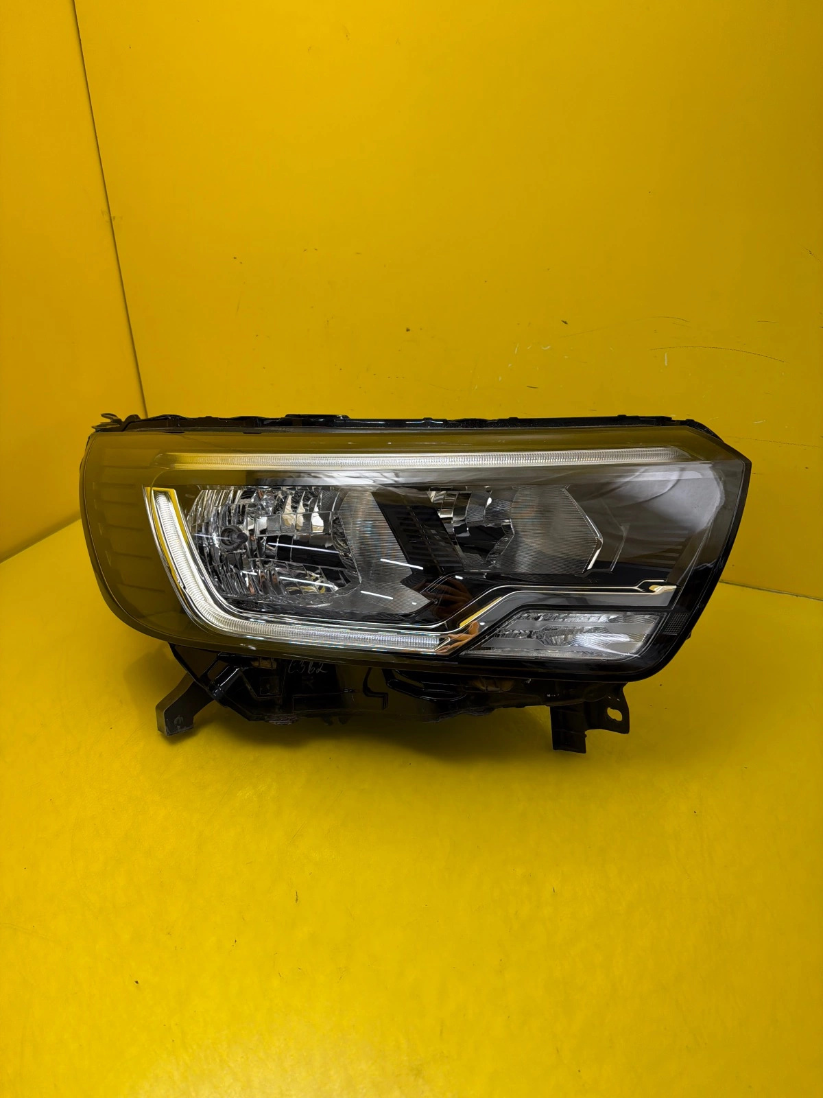 Reflektor Lampa Prawa Przód Renault Kangoo IV 21-24 Zwykła + Led 260100108R Autolamps Reflektor Lampa Prawa Przód Renault Kangoo IV 21-24 Zwykła + Led 260100108R