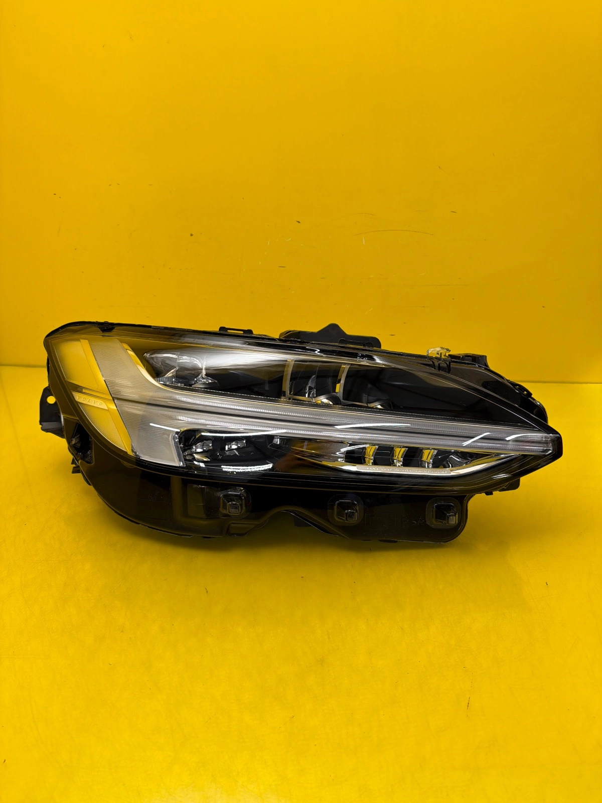 Reflektor Lampa Prawa Przód Volvo S90 V90 17- Full Led 32420450 Autolamps Reflektor Lampa Prawa Przód Volvo S90 V90 17- Full Led 32420450