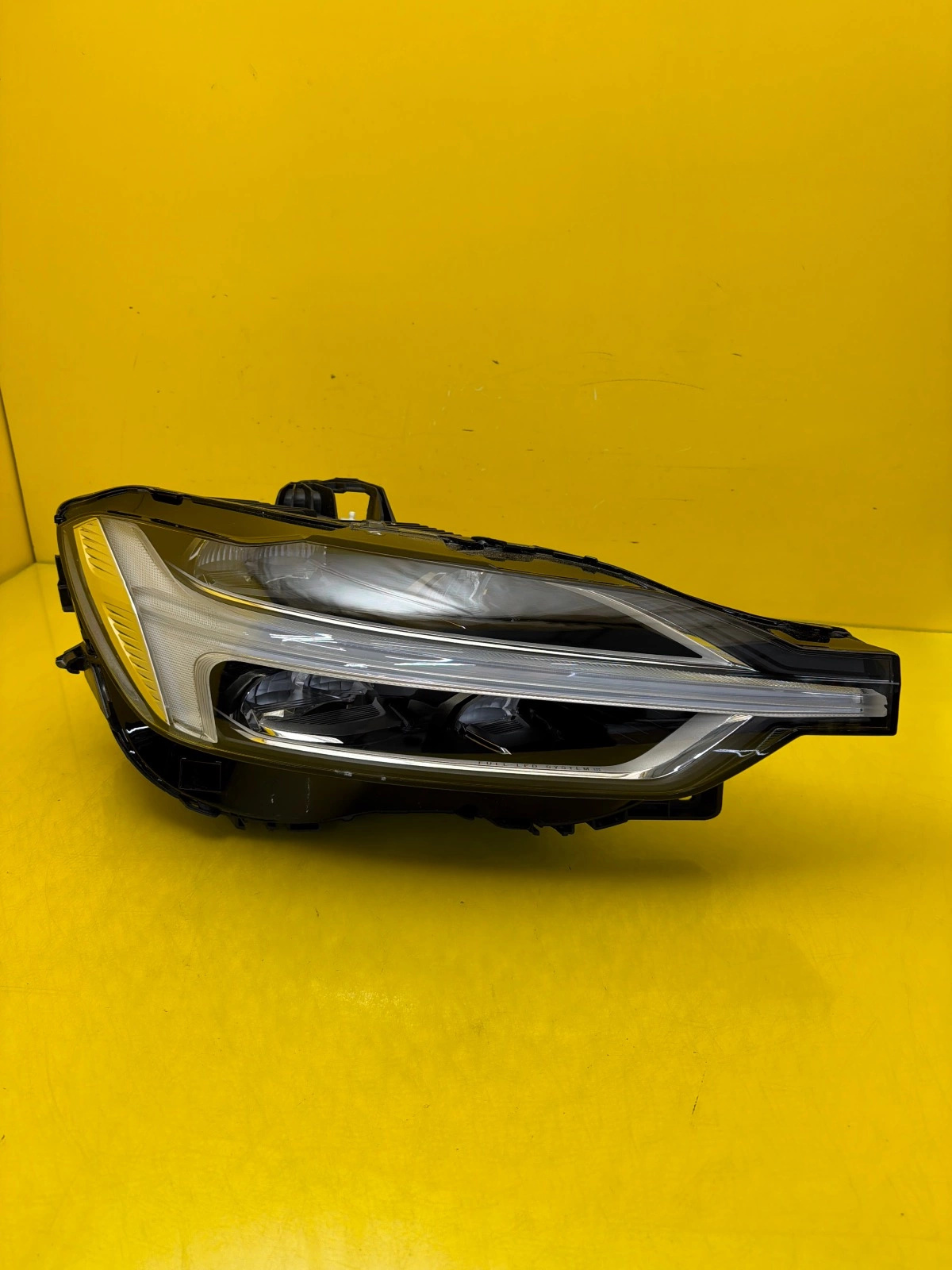 Reflektor Lampa Prawa Volvo XC60 II 2017- Mid Led 31420412 Autolamps Reflektor Lampa Prawa Volvo XC60 II 2017- Mid Led 31420412