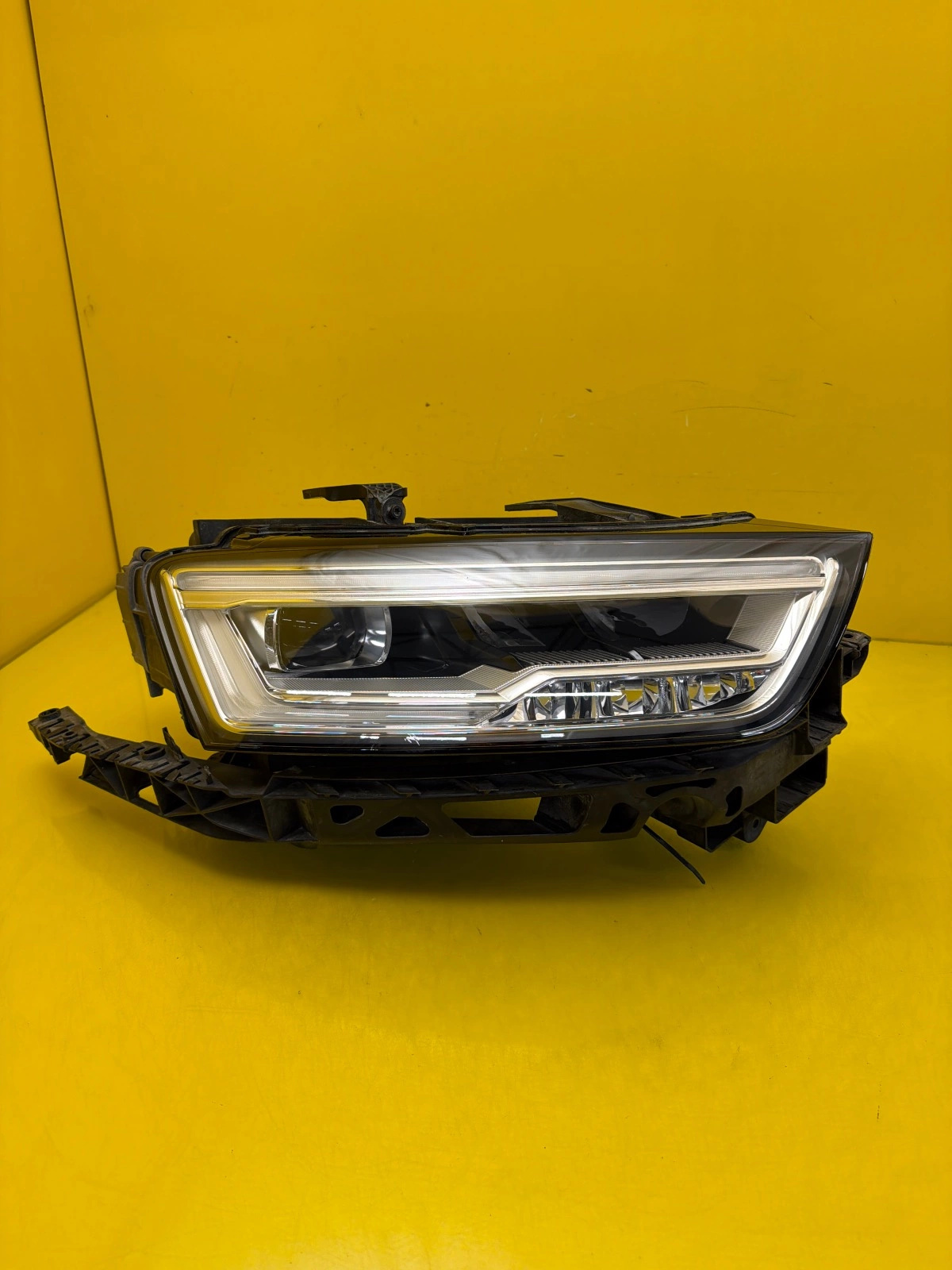 Reflektor Lampa Prawa Audi Q3 8U Lift Full Led 8U0941034 Autolamps Reflektor Lampa Prawa Audi Q3 8U Lift Full Led 8U0941034