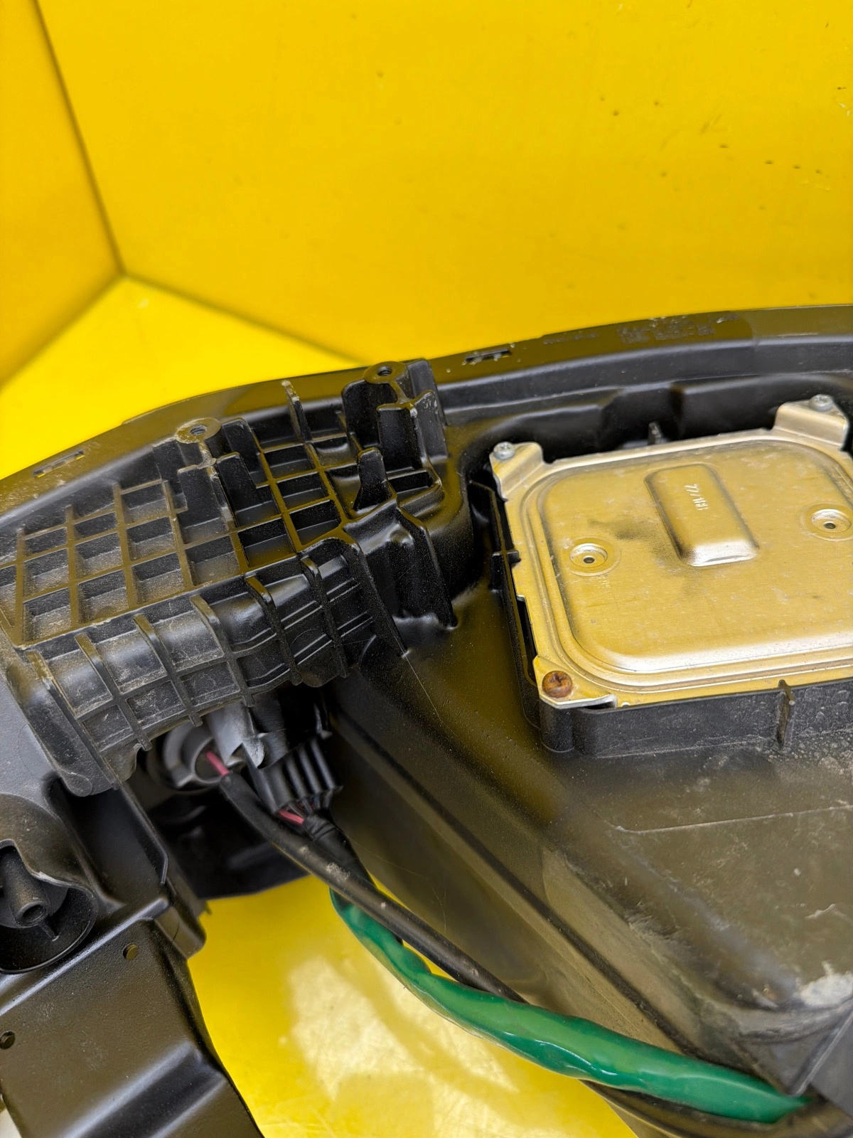 Reflektor Lampa Lewa Nissan Leaf II 17- Full Led 260606WK7A Ciemna Czarna Autolamps 8 Reflektor Lampa Lewa Nissan Leaf II 17- Full Led 260606WK7A Ciemna Czarna