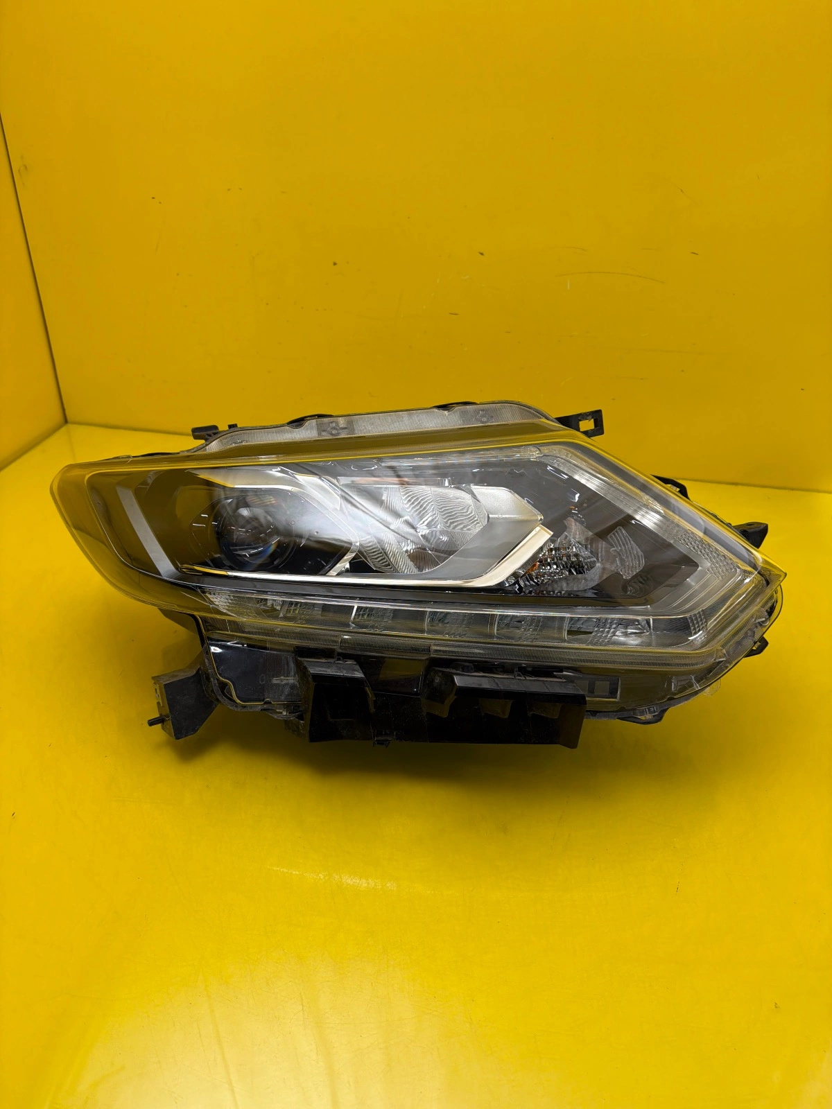 Reflektor Lampa Prawa Przód Nissan X-trail X Trail T32 Full Led Autolamps Reflektor Lampa Prawa Przód Nissan X-trail X Trail T32 Full Led