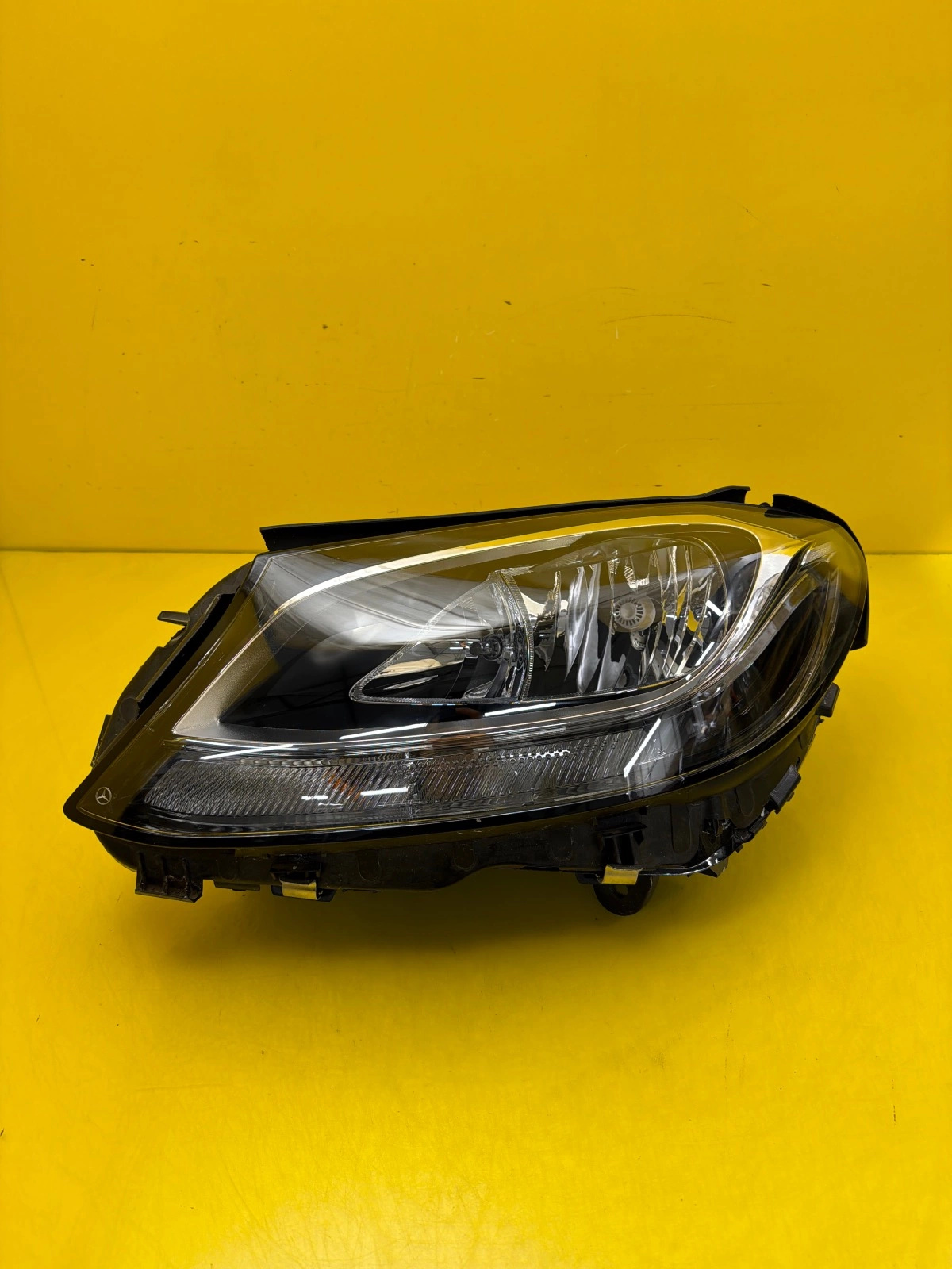 Reflektor Lampa Lewa Mercedes C-Klasa W205 A2058200161 Zwykła H7 Autolamps Reflektor Lampa Lewa Mercedes C-Klasa W205 A2058200161 Zwykła H7