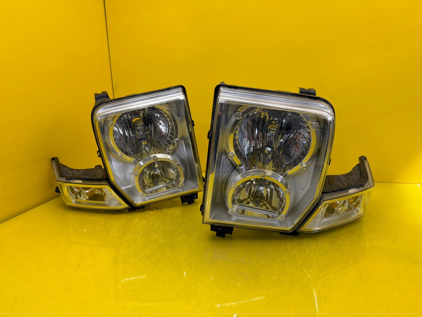 Reflektor Lampa Lewa Prawa Przód Jeep Commander XK XH 55157204AE 55157205AE Autolamps Reflektor Lampa Lewa Prawa Przód Jeep Commander XK XH 55157204AE 55157205AE