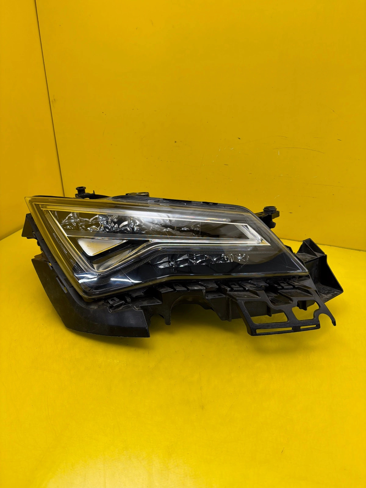 Reflektor Lampa Prawa Seat Ateca 576 Full Led 576941008D Autolamps Reflektor Lampa Prawa Seat Ateca 576 Full Led 576941008D