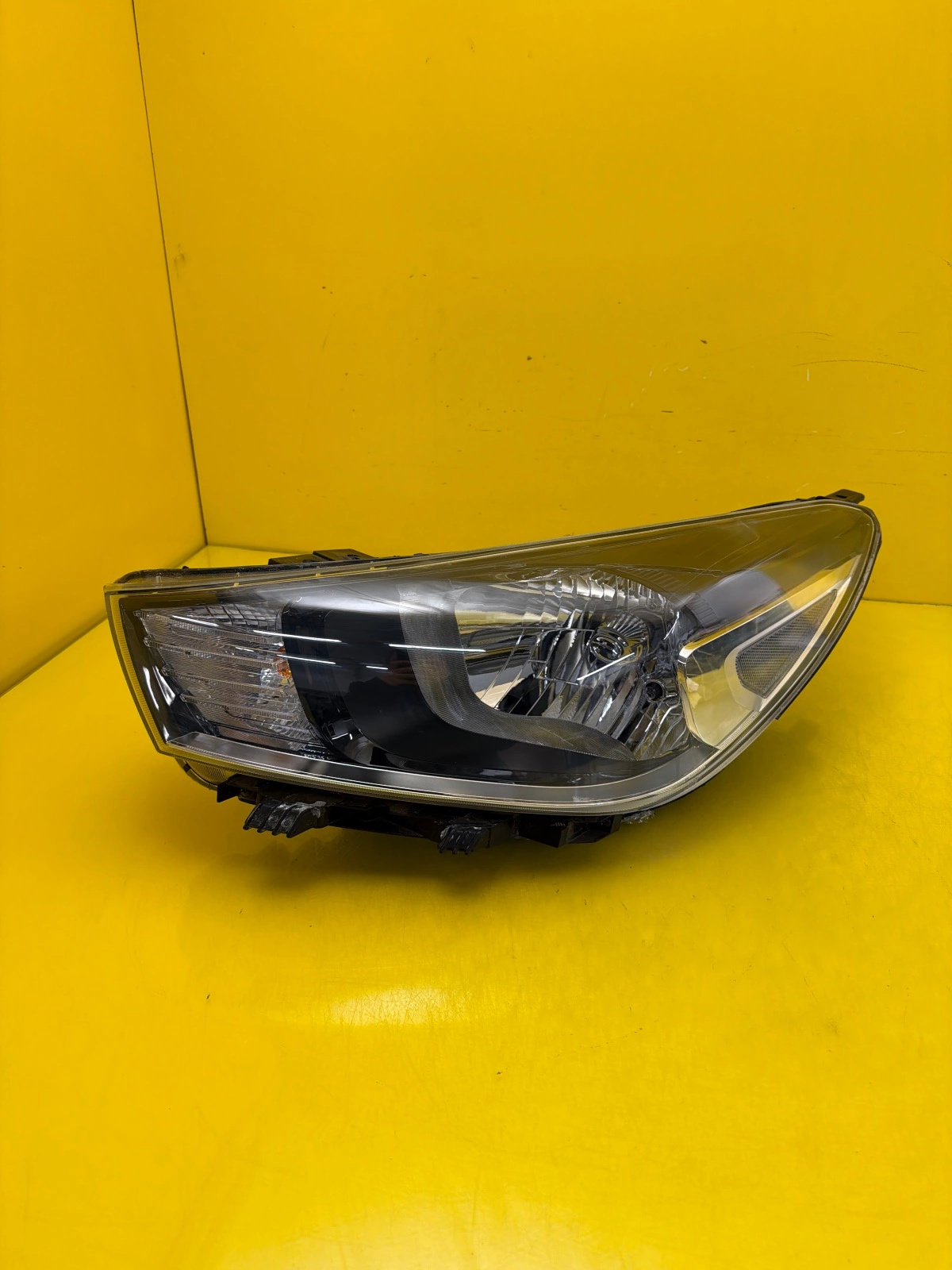 Reflektor Lampa Lewa Kia Rio 4 IV Zwykła Halogenowa 92101-H8 Autolamps Reflektor Lampa Lewa Kia Rio 4 IV Zwykła Halogenowa 92101-H8