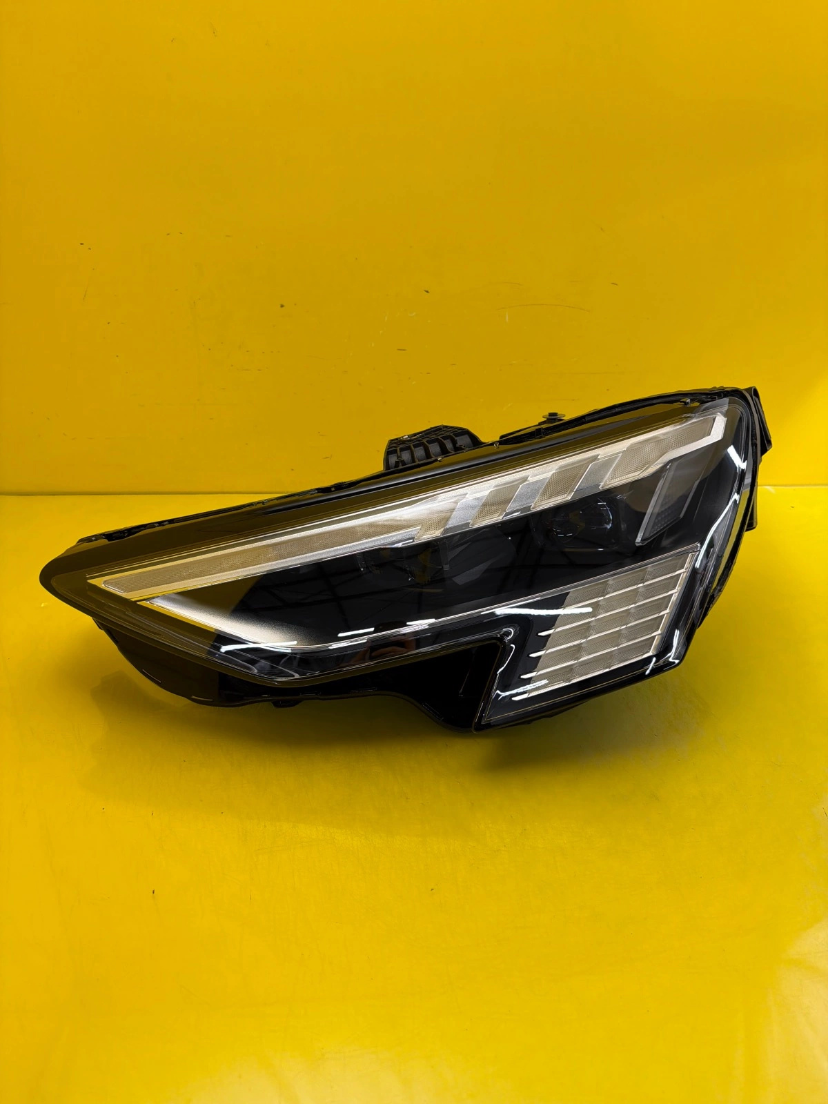 Reflektor Lampa Lewa Audi A3 8Y Matrix Full Led 8Y0941035 Autolamps Reflektor Lampa Lewa Audi A3 8Y Matrix Full Led 8Y0941035