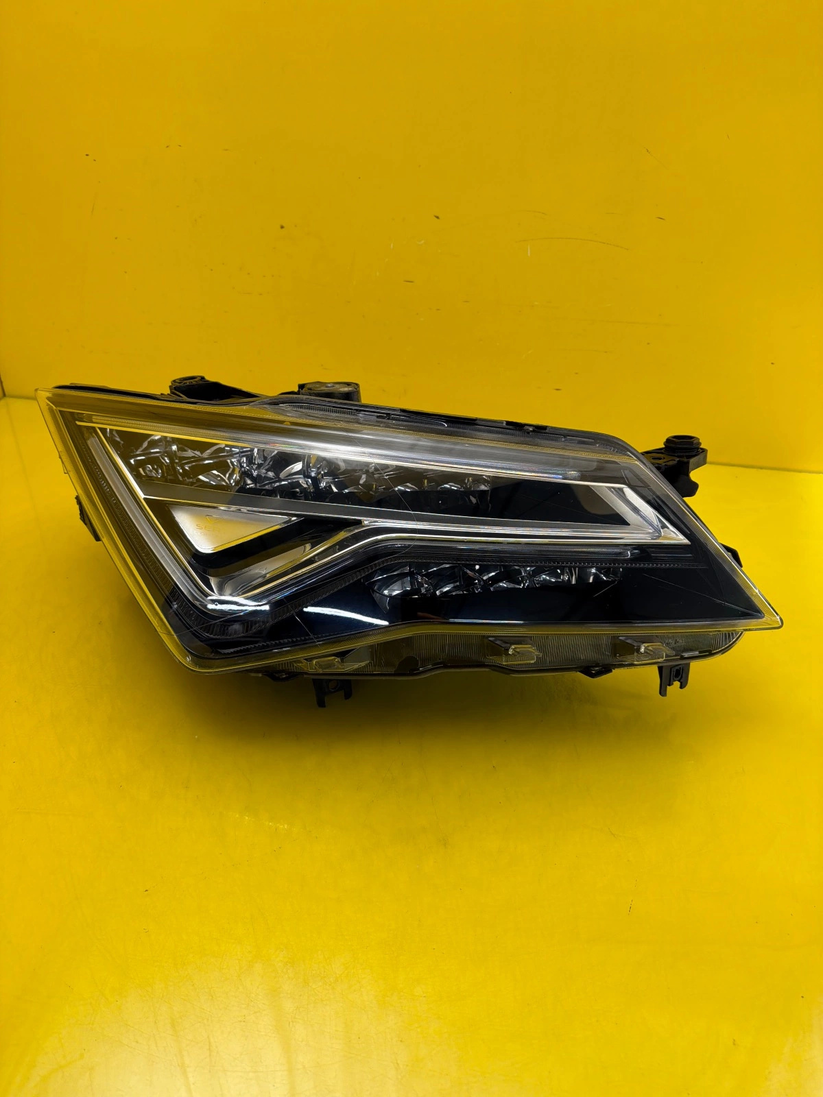 Reflektor Lampa Prawa Seat Ateca 576 Full Led 576941008D Autolamps Reflektor Lampa Prawa Seat Ateca 576 Full Led 576941008D