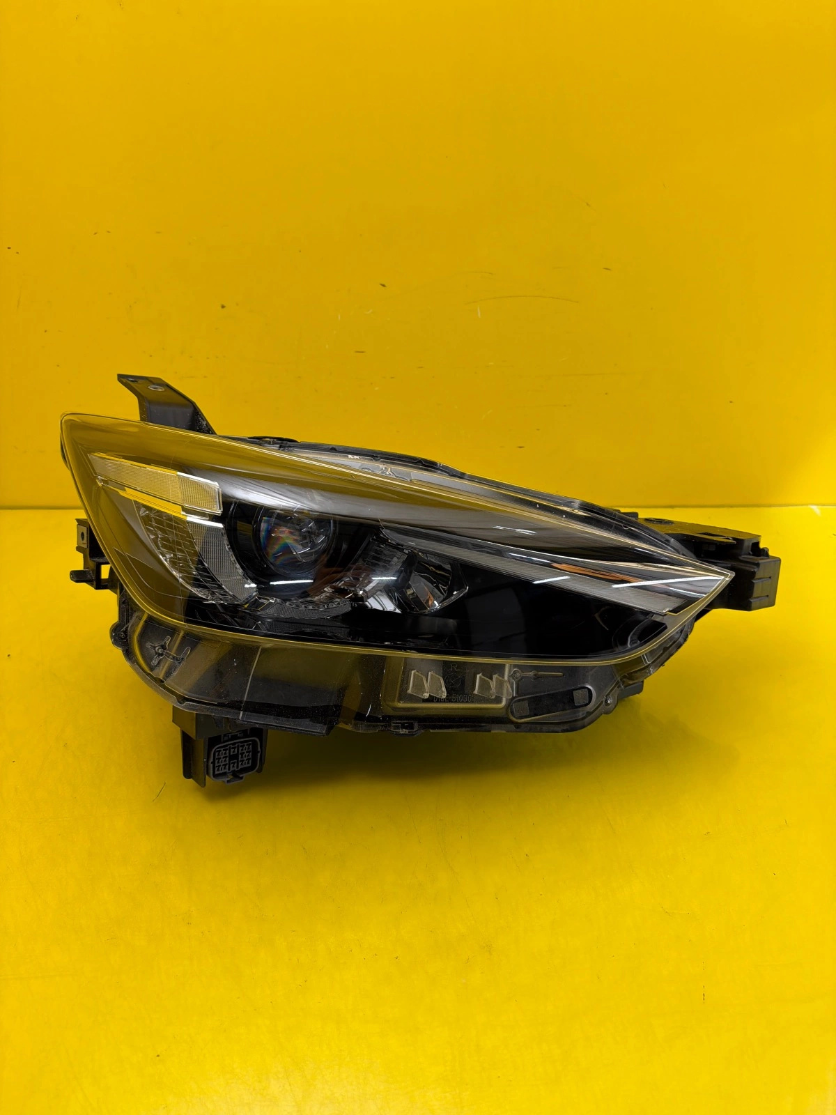 Reflektor Lampa Przednia Prawa Mazda CX3 Full Led 13 Pinów D10E-51030 Autolamps Reflektor Lampa Przednia Prawa Mazda CX3 Full Led 13 Pinów D10E-51030