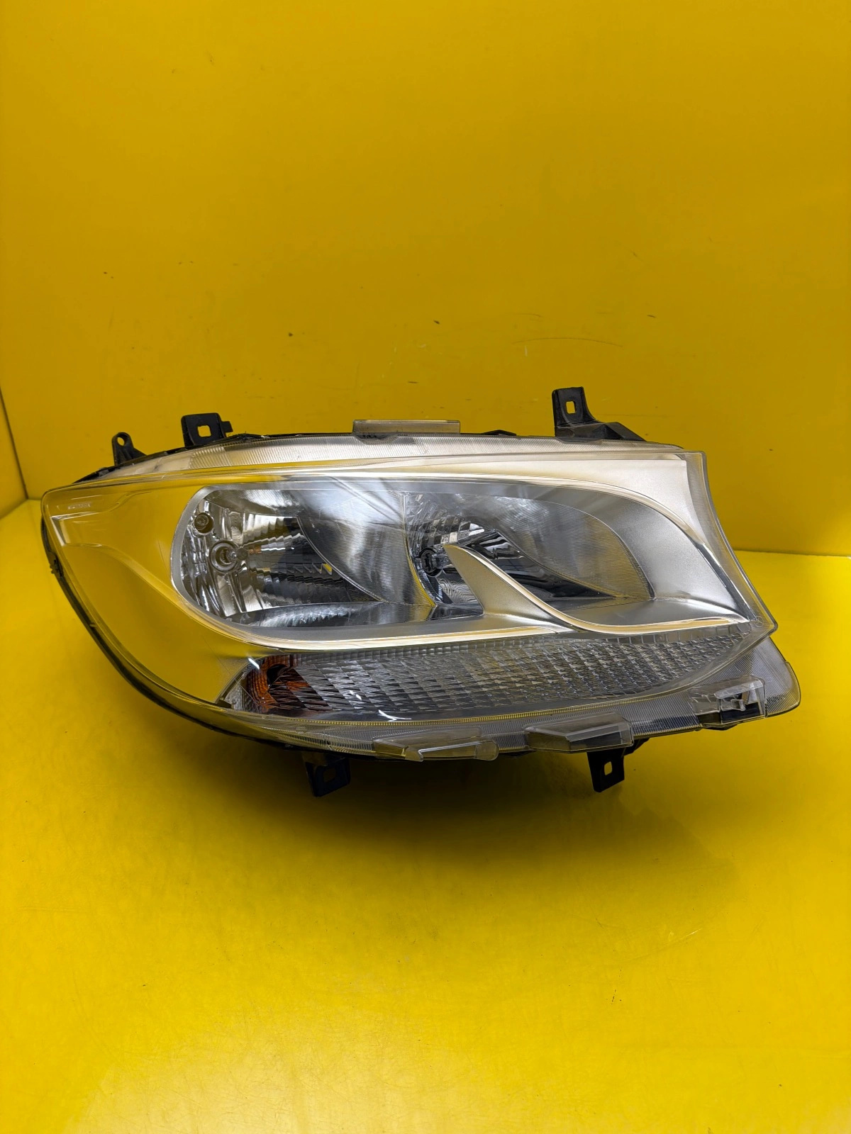 Reflektor Lampa Prawa Mercedes Sprinter W910 Zwykła A9109060100 Autolamps Reflektor Lampa Prawa Mercedes Sprinter W910 Zwykła A9109060100
