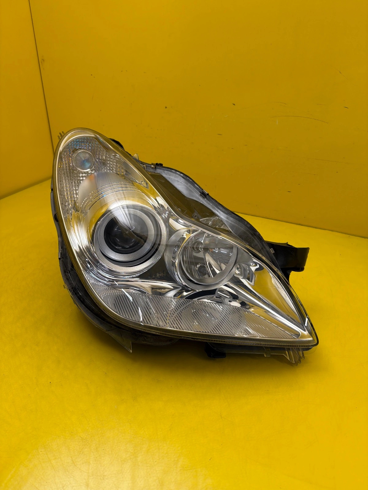 Reflektor Lampa Prawa Mercedes CLS W219 Bi-Xenon Autolamps Reflektor Lampa Prawa Mercedes CLS W219 Bi-Xenon
